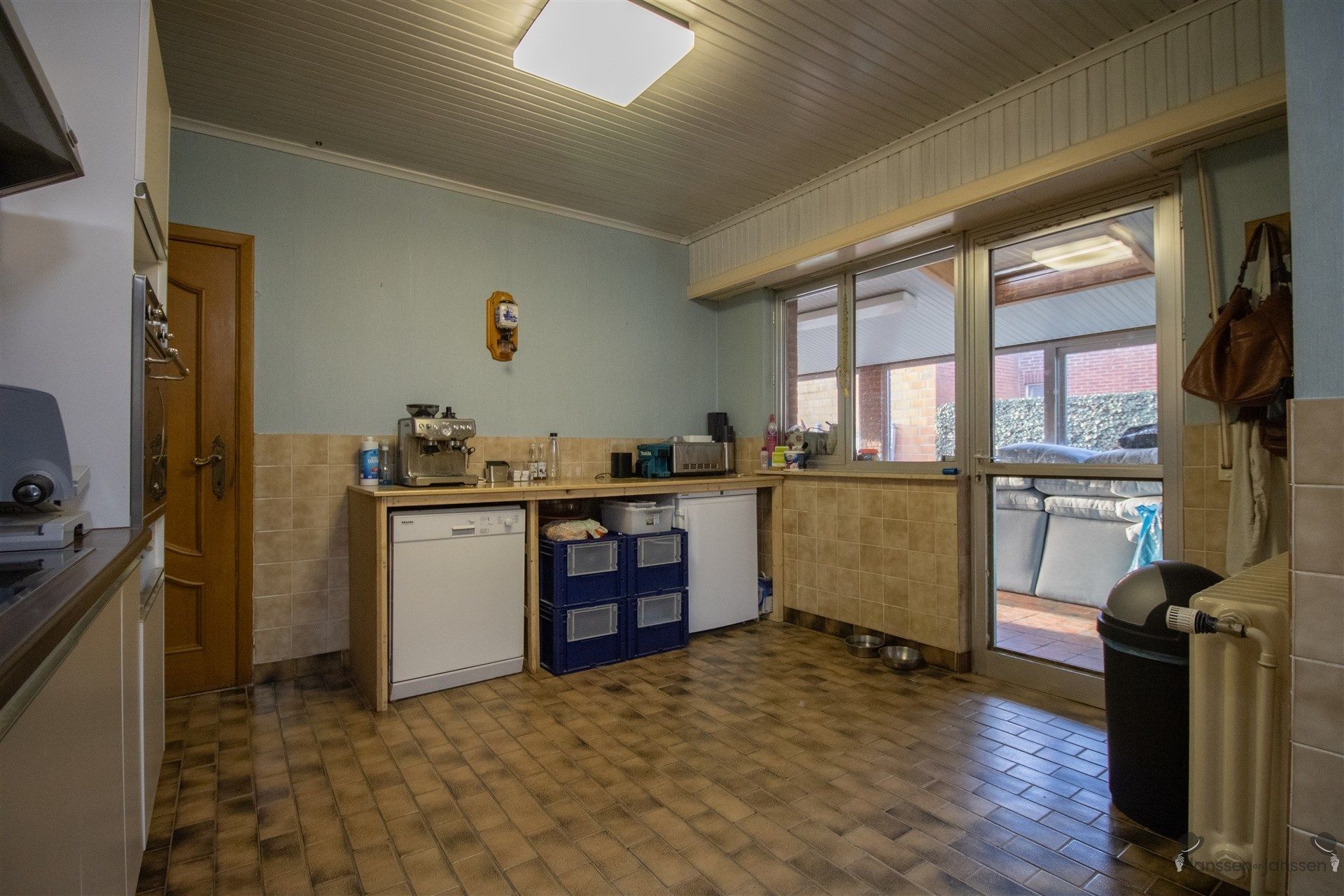 Op te frissen woning met min. 3 slaapkamers op 645 m² foto 4