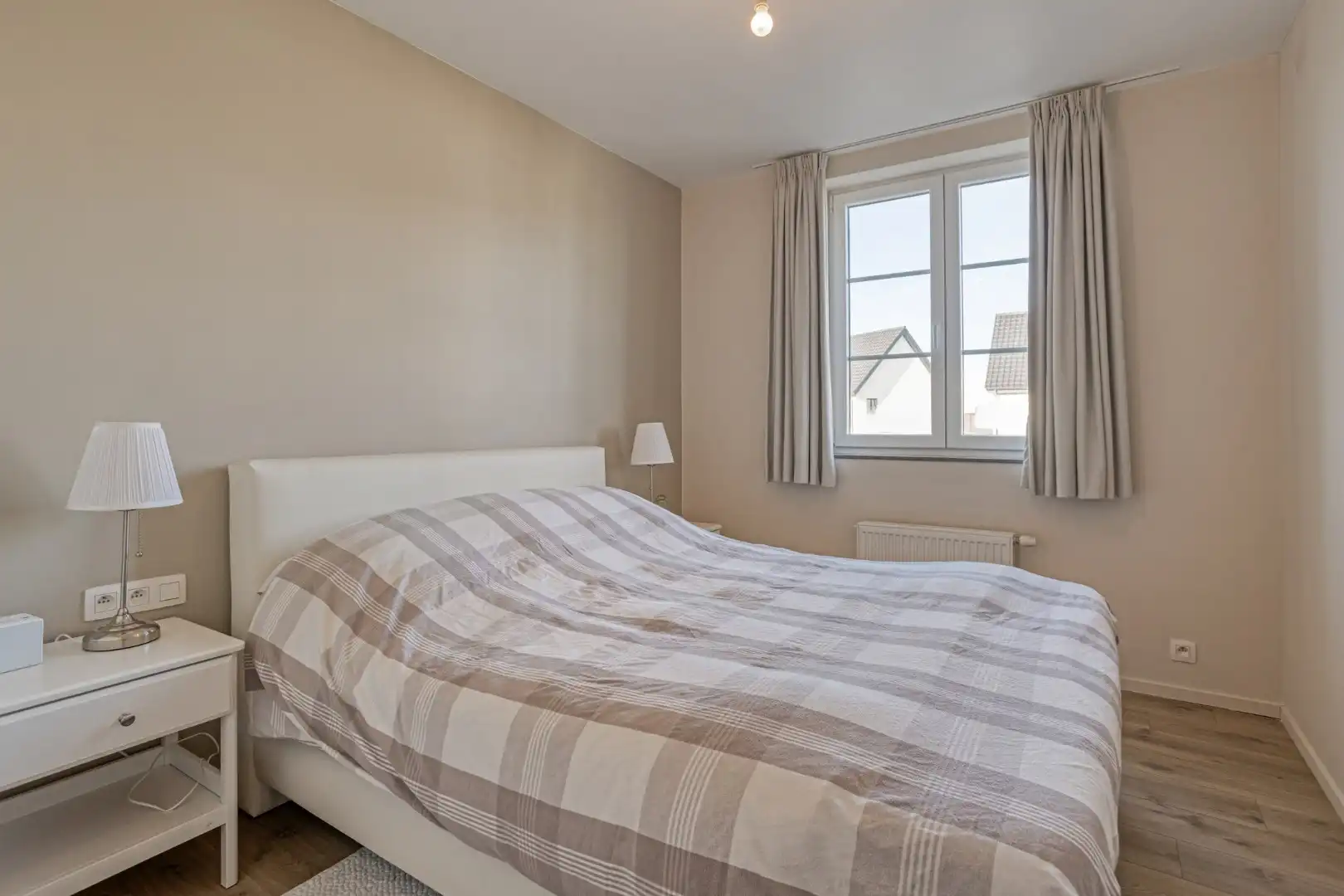 Recente halfopen woning met 4 slaapkamers en garage! foto 9