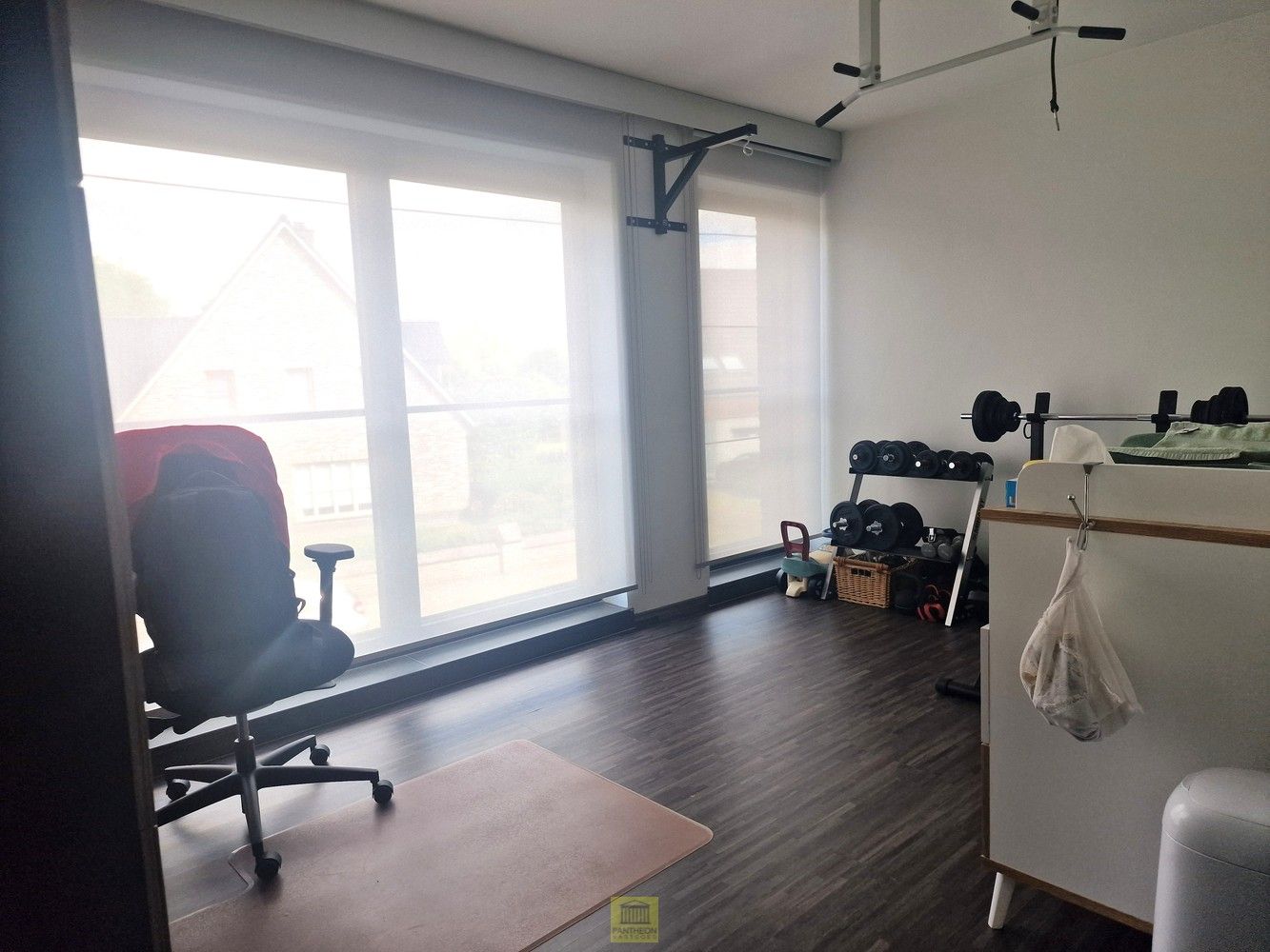 Modern en ruim appartement met groot aangenaam terras . foto 6