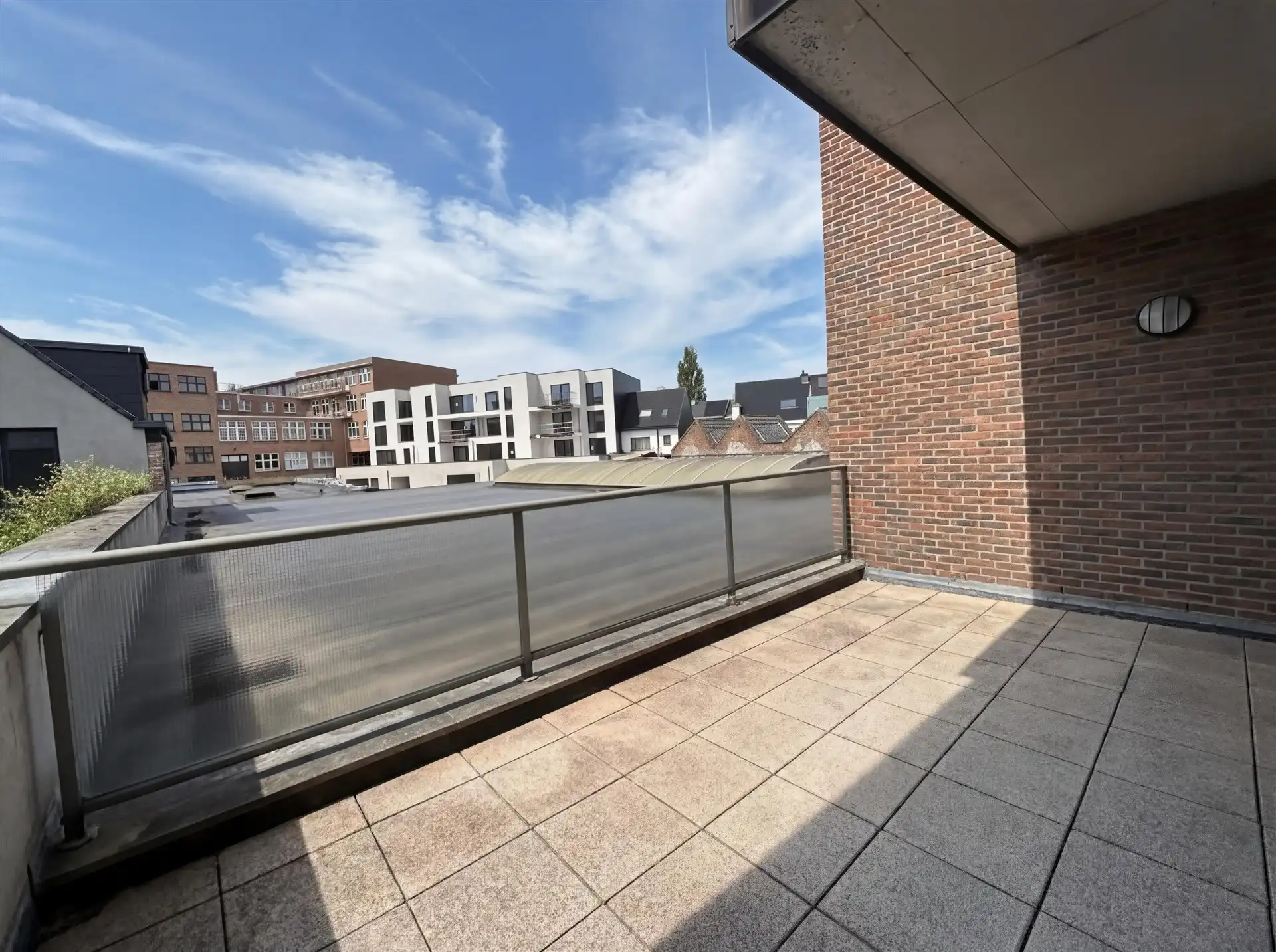 Ruim appartement met twee slaapkamers en terras in centrum Aalst foto 9