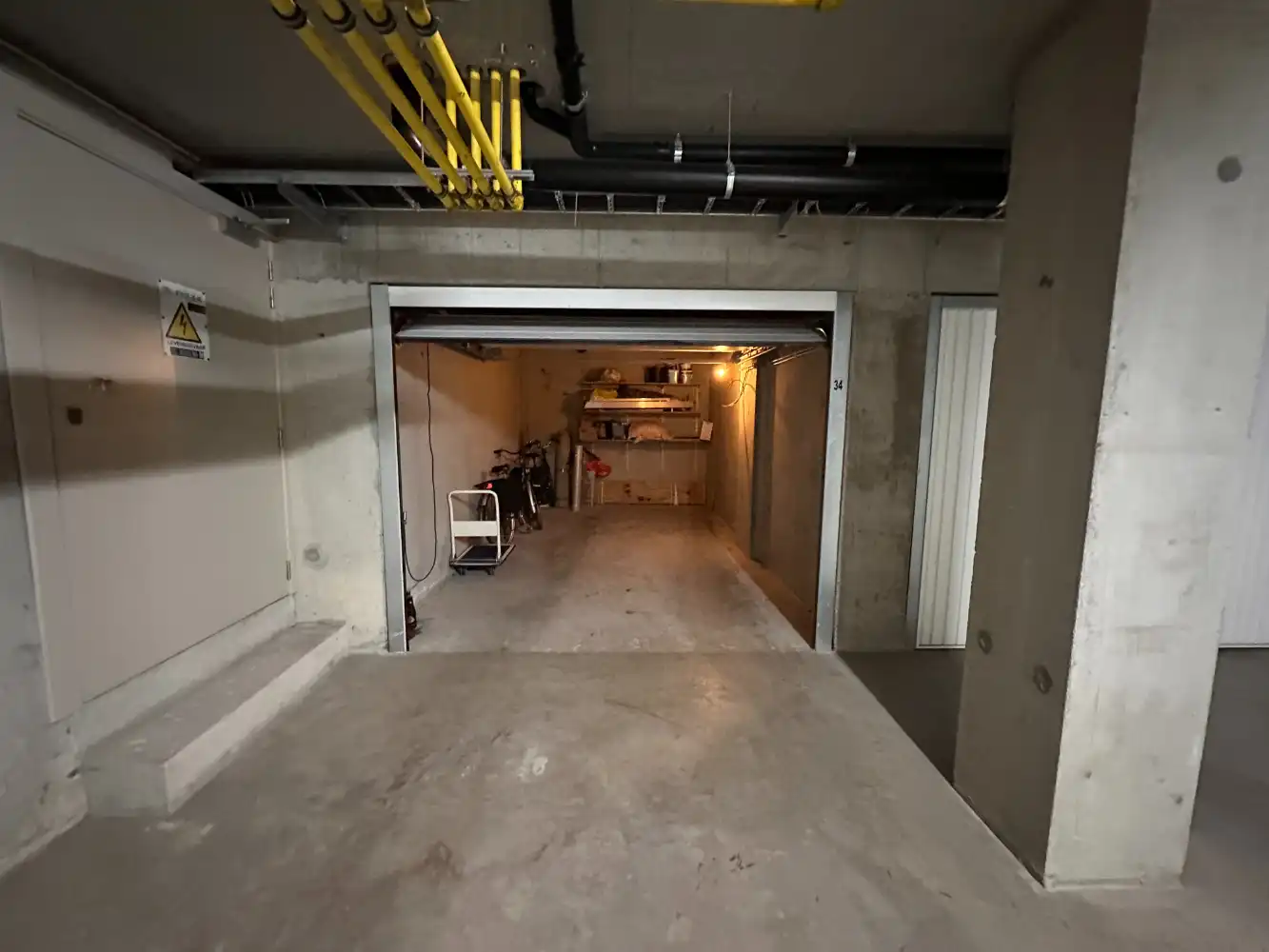 Afgesloten garagebox in residentie Modena foto 2