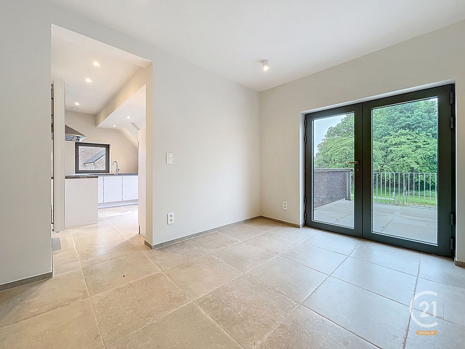 Volledig gerenoveerd (handels)huis met woonst op toplocatie! foto 10