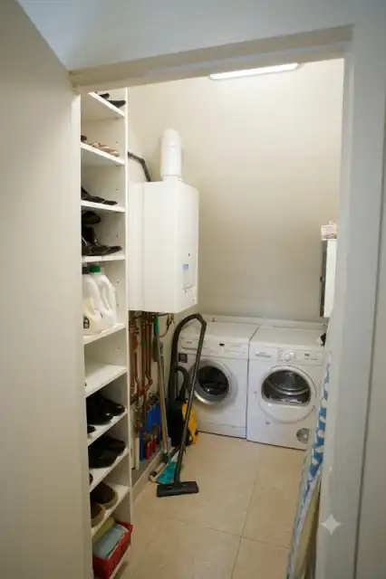 Prachtig Dakappartement met 2 slaapkamers en TERRAS te koop in Roeselare foto 17