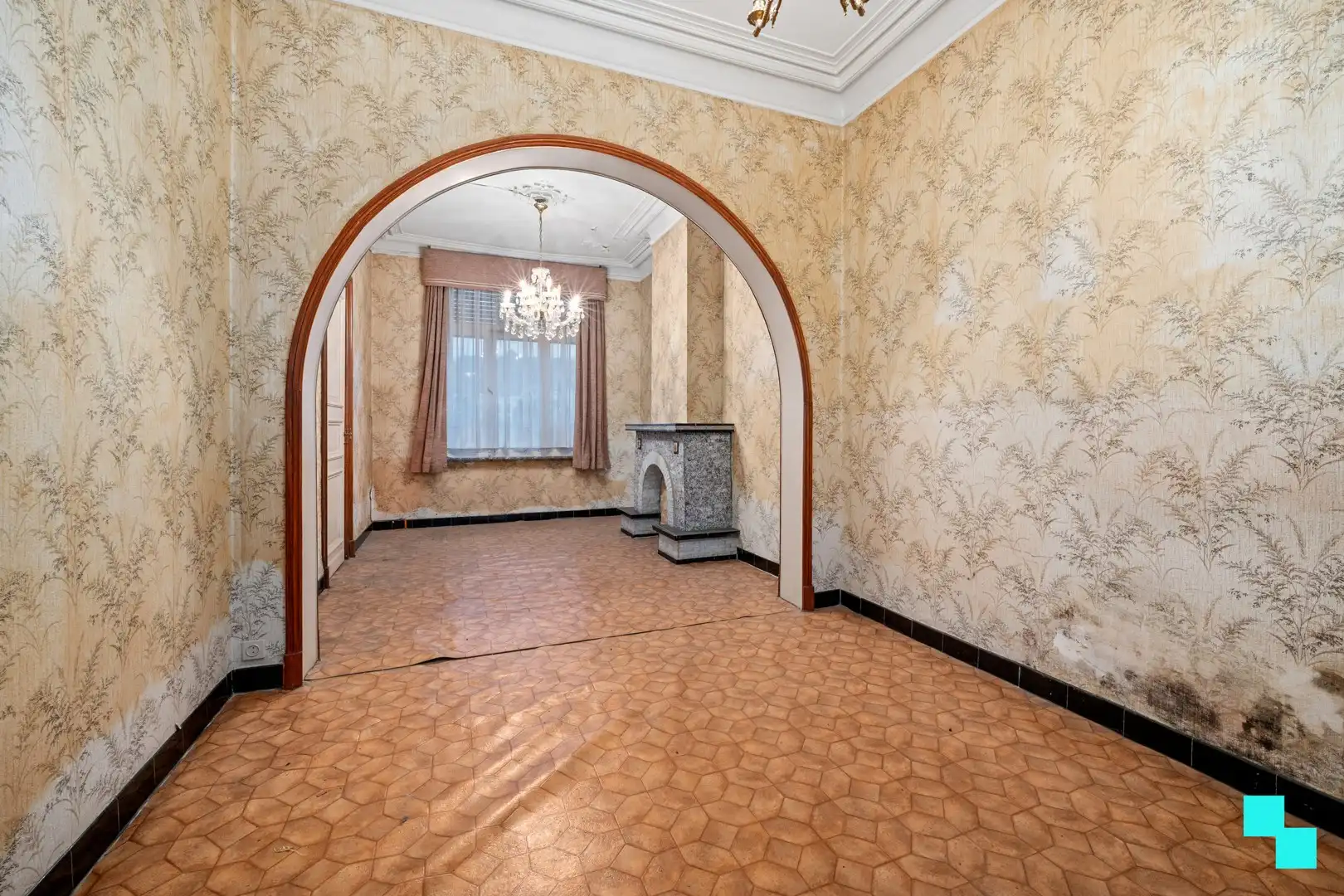 Te renoveren stadswoning op toplocatie - centrum Roeselare foto 5