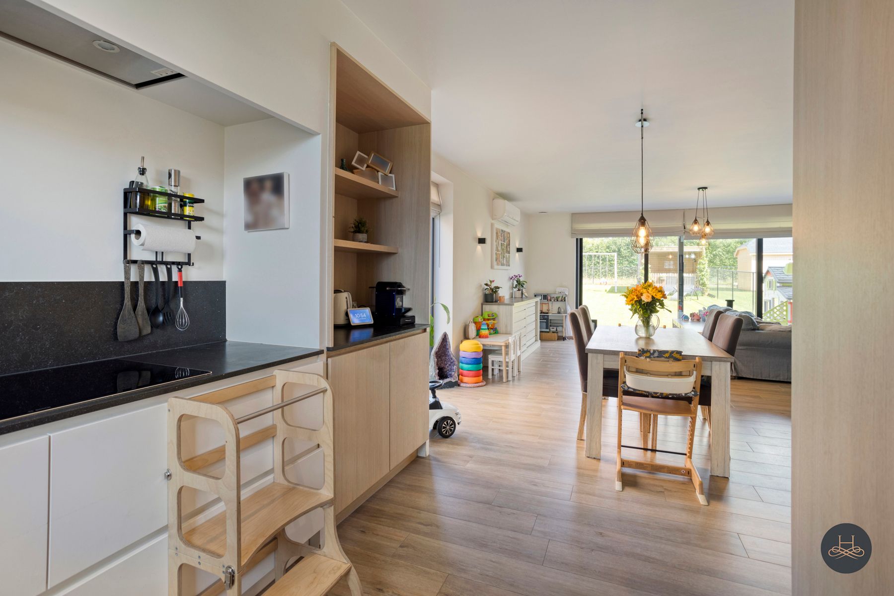 Recente moderne halfopen woning met zicht op groen foto 9