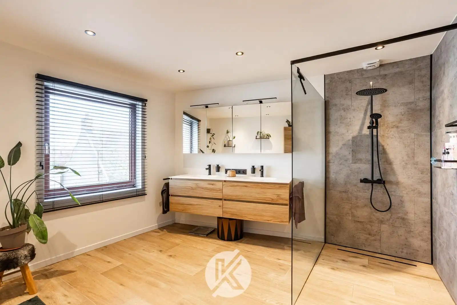 Centraal gelegen woning op een perceel van 10 are foto 18