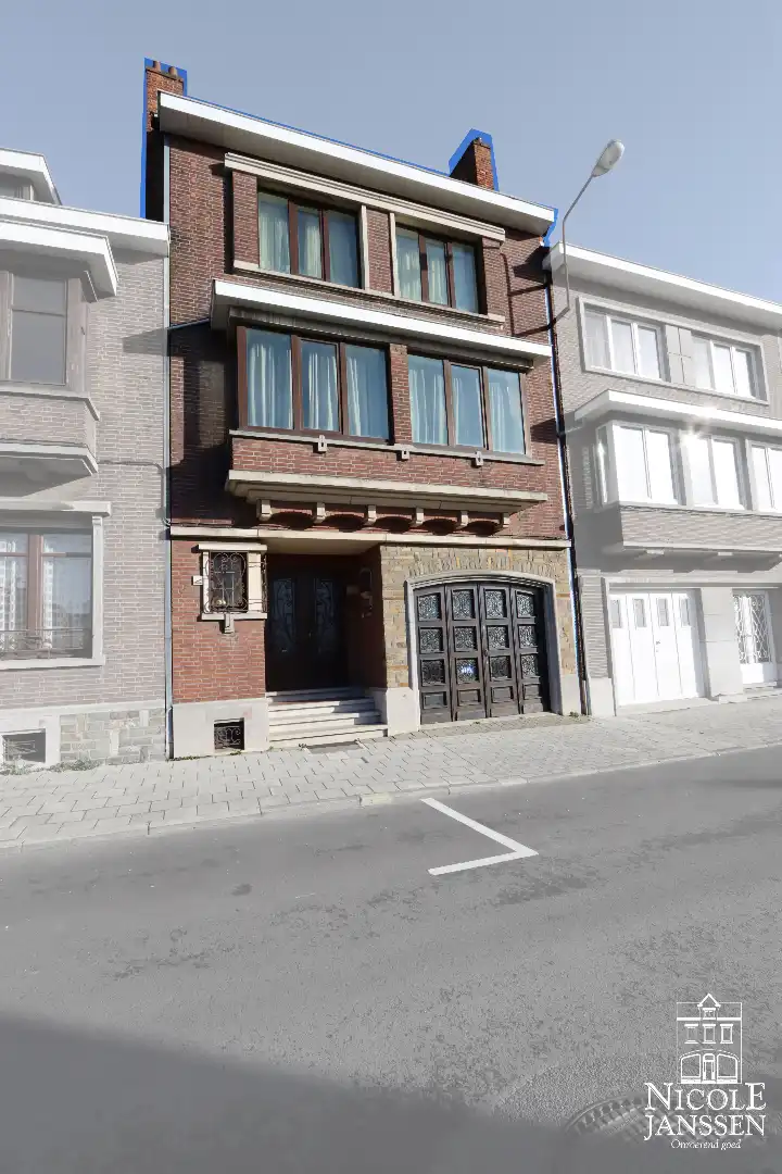 Op te frissen stadswoning met zes slaapkamers en gezellige stadstuin foto 13