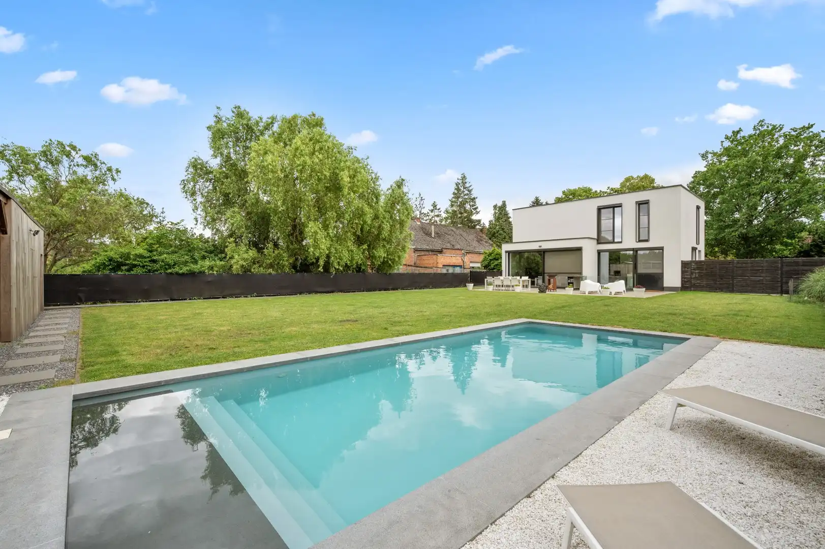 Moderne villa in een rustige en groene omgeving foto 21