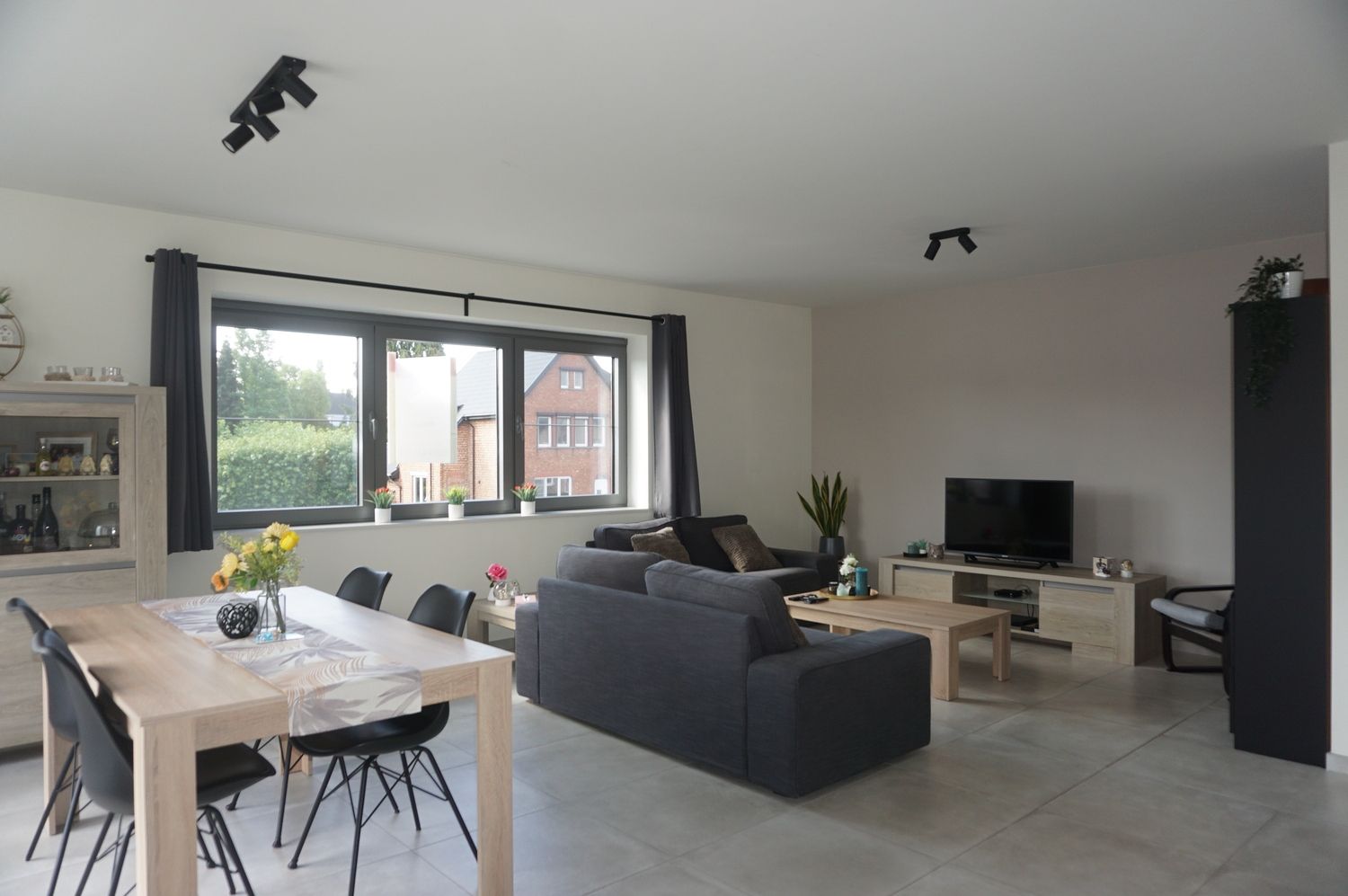 Modern appartement met 2 terrassen en autostandplaats nabij Paal-centrum foto 3