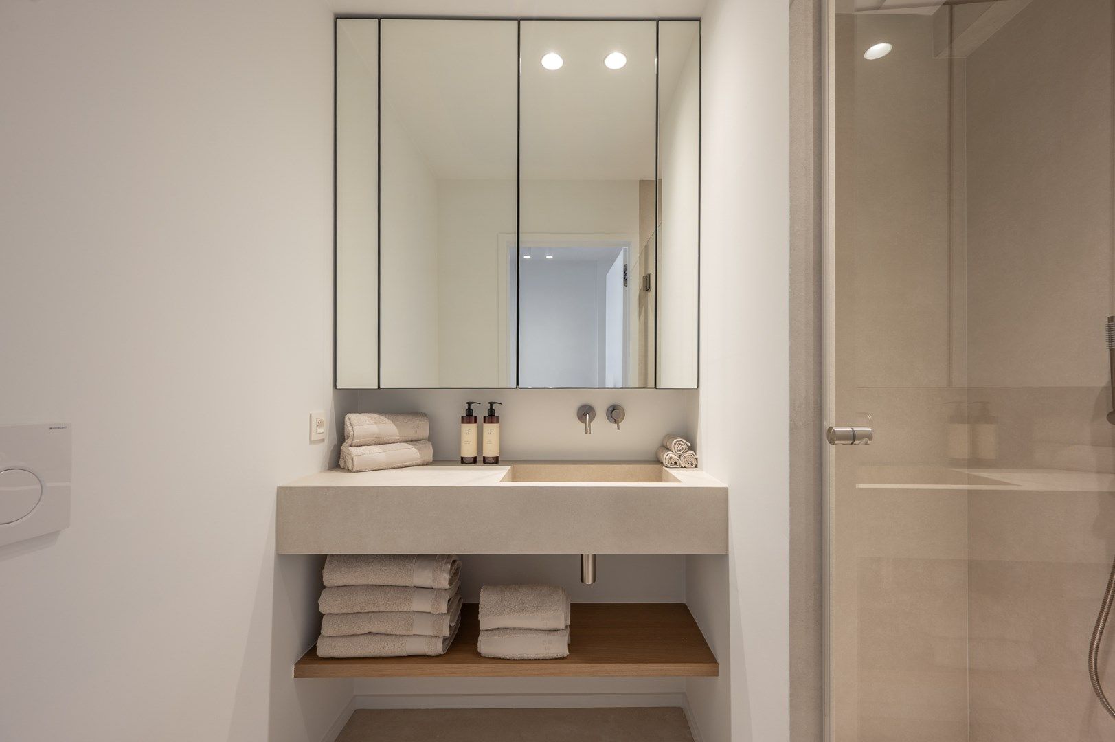 Subliem gerenoveerd appartement met 3 slpks. op topligging foto 24