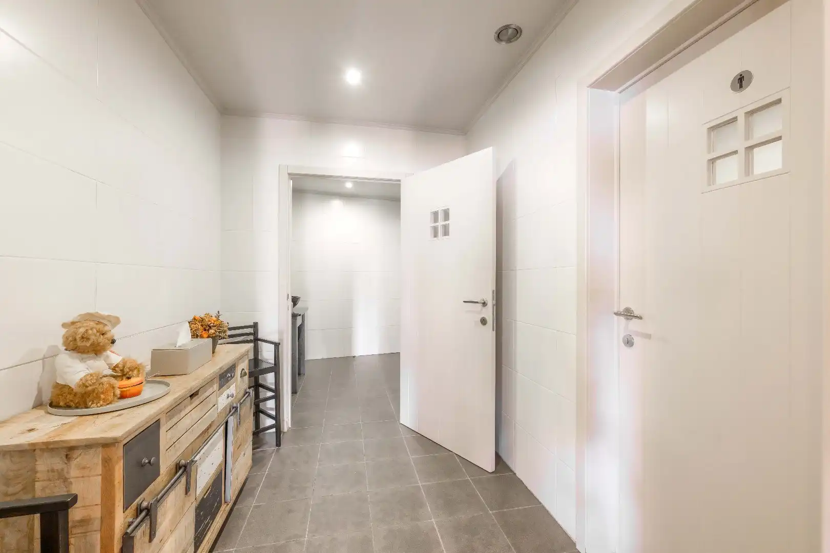 INSTAPKLAAR HANDELSHUIS (2009) OP GUNSTIGE LOCATIE!!!  foto 24