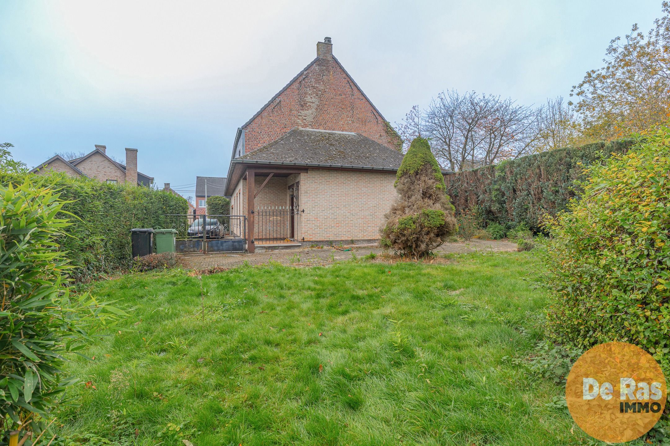 HILLEGEM - Te renoveren woning op een unieke locatie foto 6