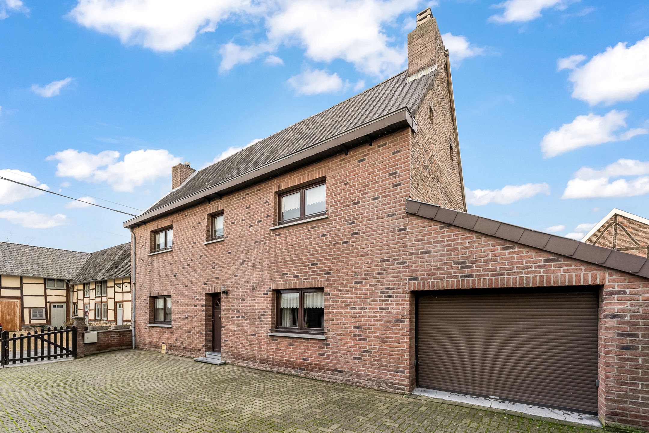 Hoofdfoto van de publicatie: HOB gezinswoning + bijgebouw in de Voerstreek