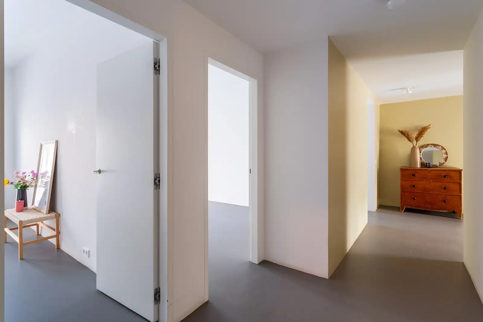 Architecturale parel met een zee van ruimte foto 23