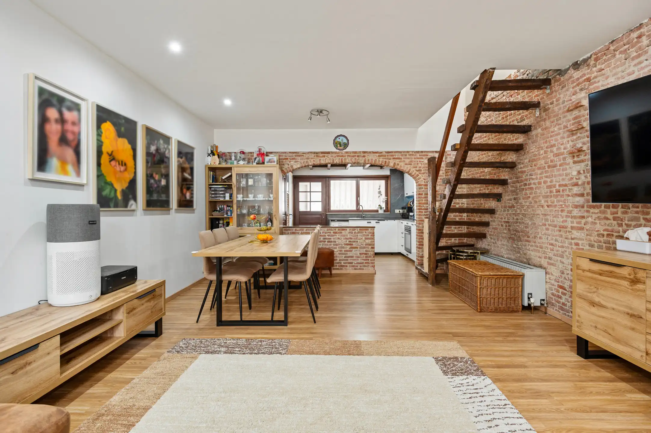 Instapklare rijwoning in het centrum van 's Gravenwezel. foto 7