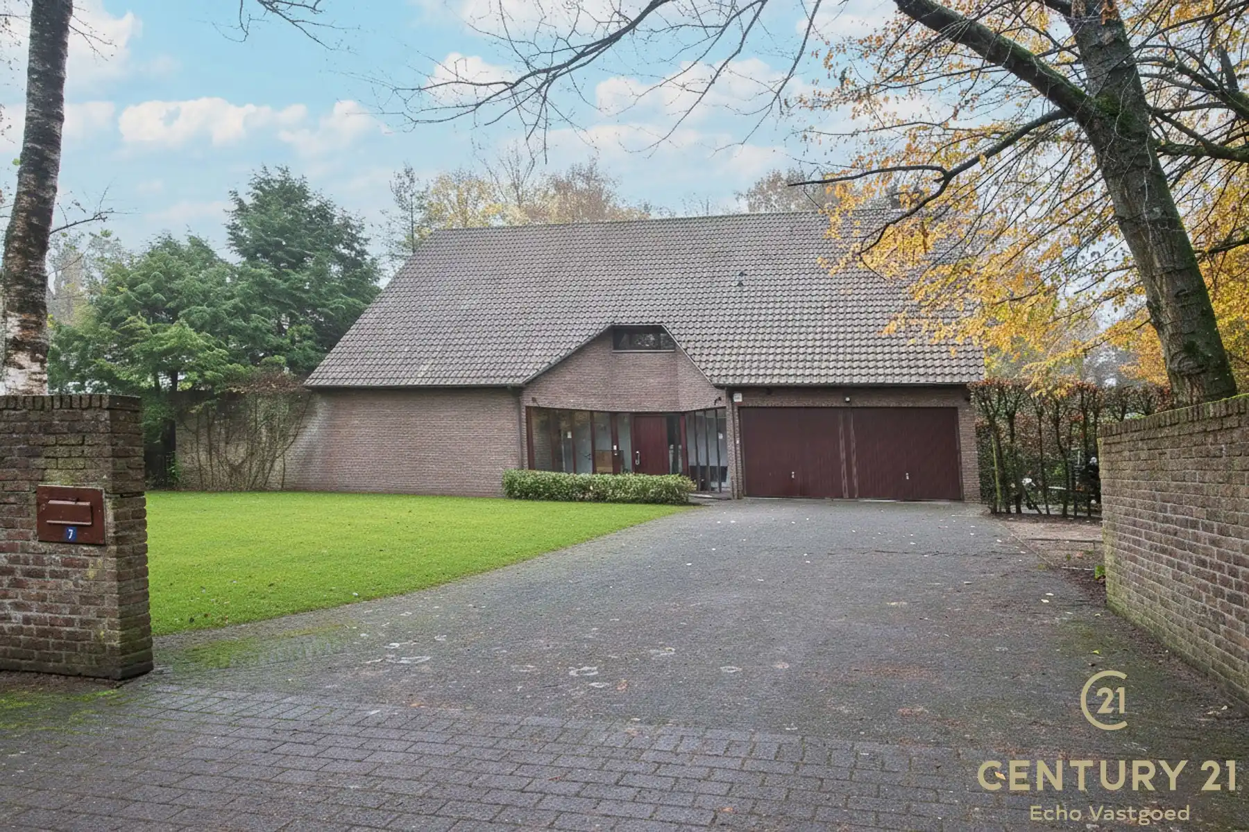 Ruime, unieke villa op royaal perceel in villawijk De Lint. foto 26