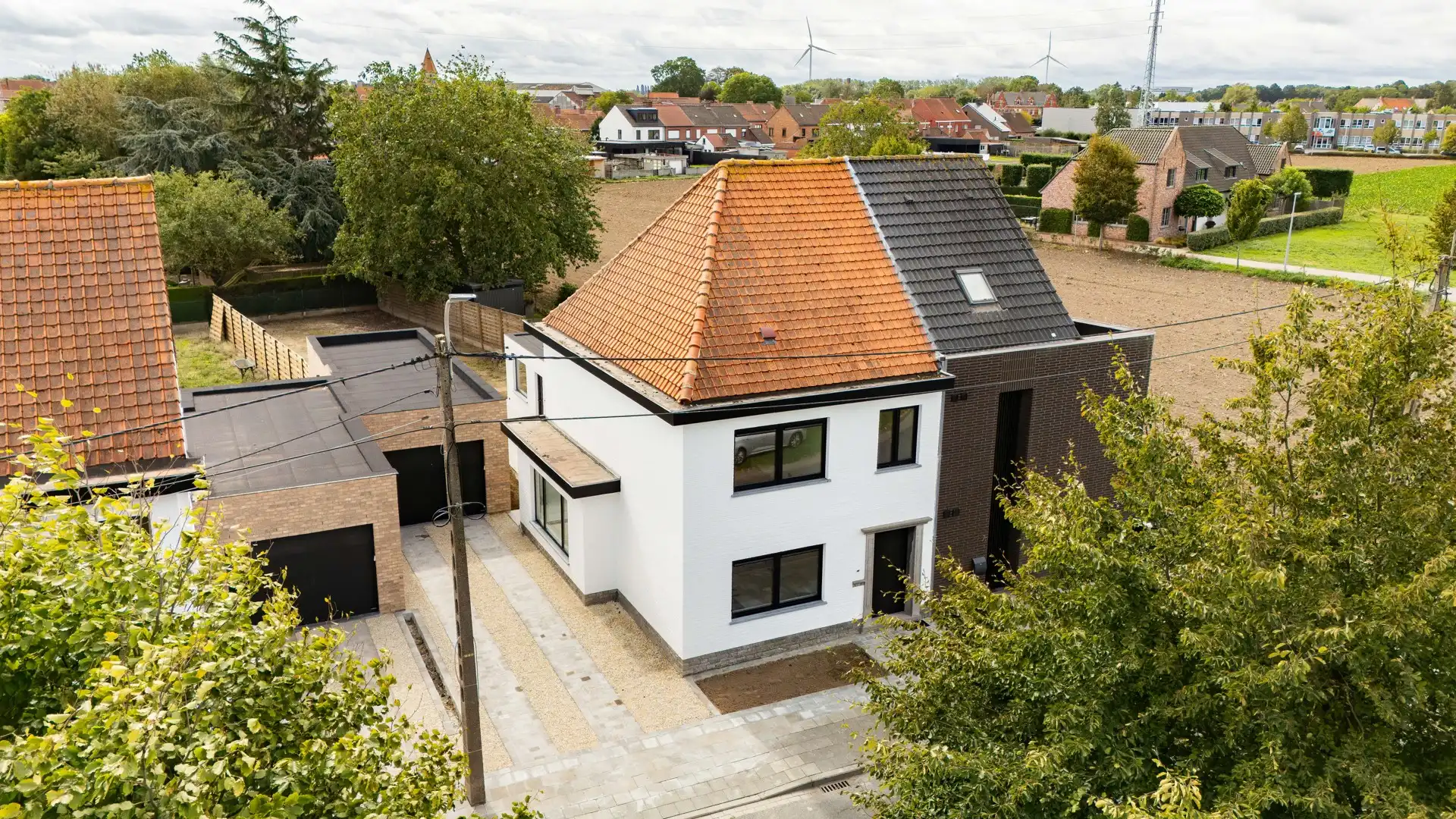 Prachtige tot in de puntjes gerenoveerde halfopen bebouwing met 3 slaapkamers, aparte garage en zuidgerichte tuin te koop in het hartje van Sint-Baafs-Vijve foto 37