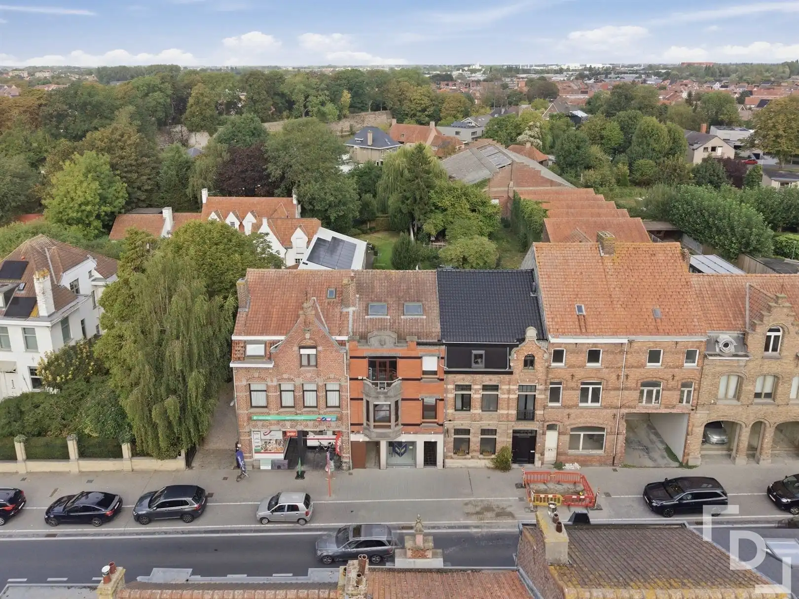 Handelshuis met woonst op een drukke invalsweg. foto 18
