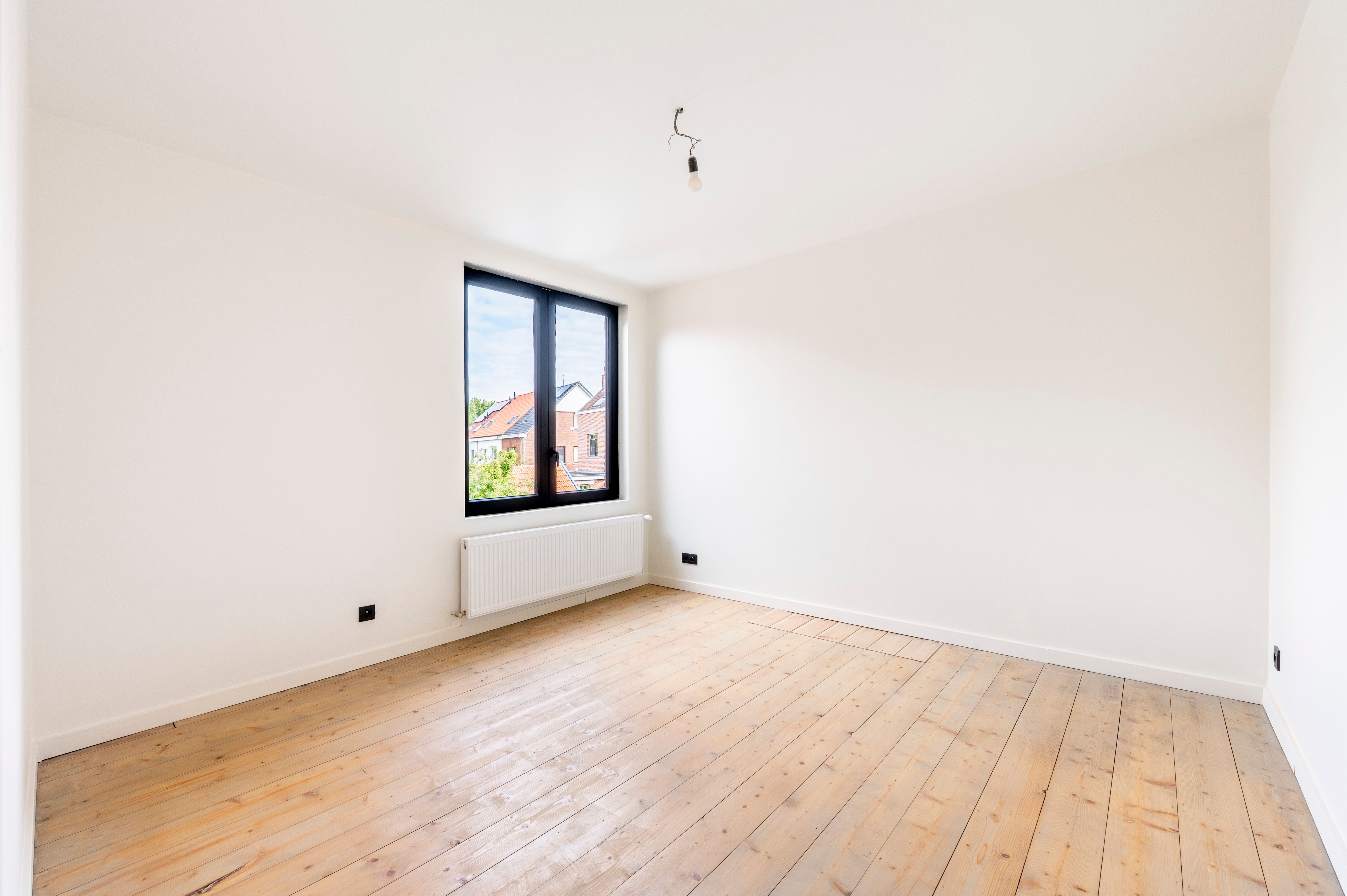 Volledig gerenoveerde gezinswoning met tuin en 3 slaapkamers in Ekeren te huur! foto 12