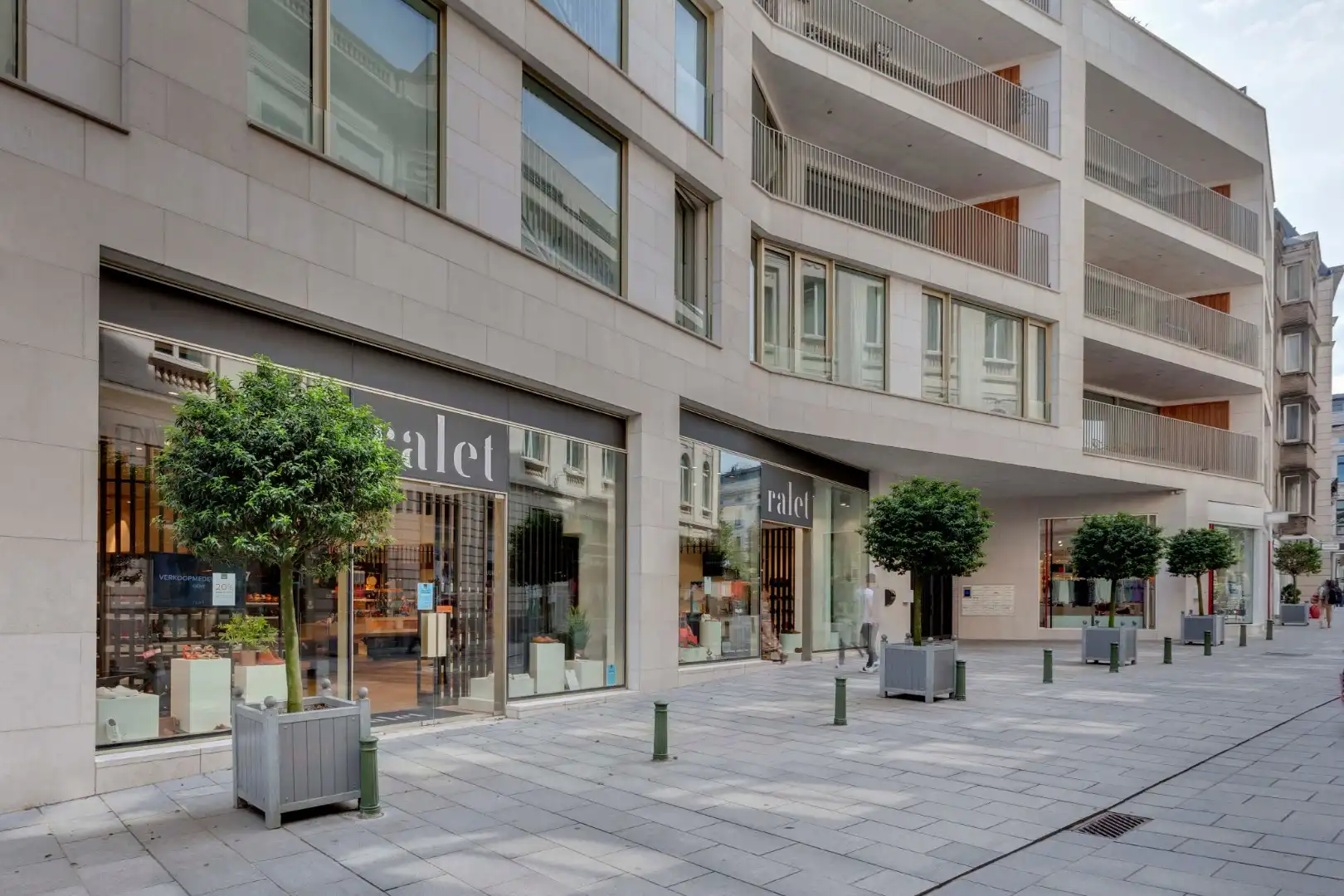 Gemeubeld en luxueus appartement  met parking te Kouterdreef  foto 23