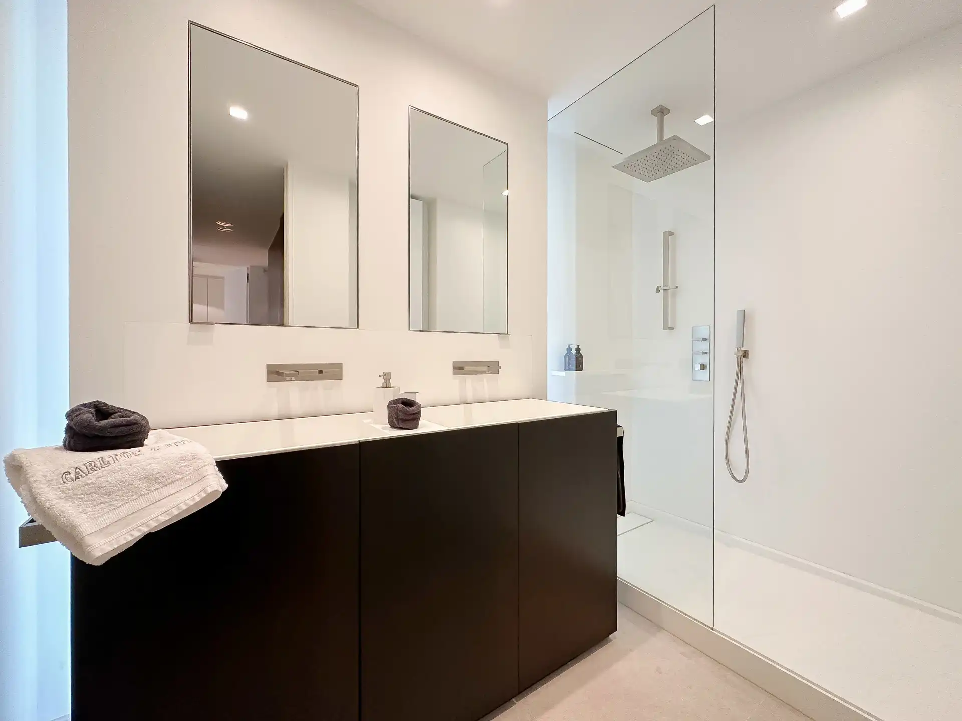 Uitzonderlijk appartement in de iconische residentie Carlton foto 28