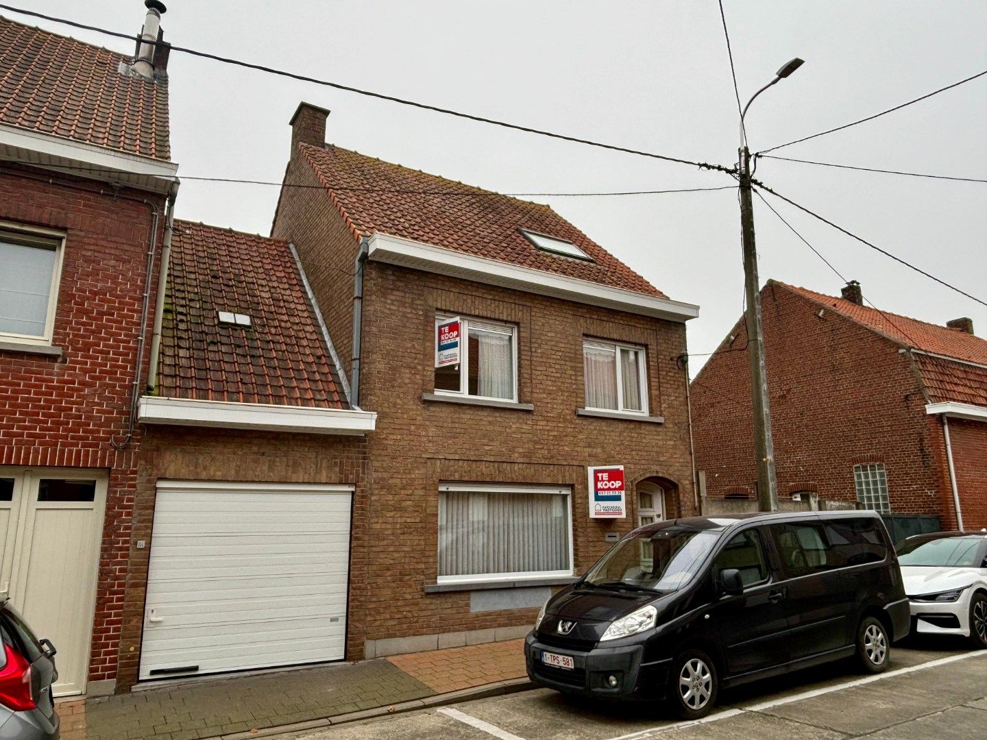 GOED ONDERHOUDEN WONING MET 5SLPKS, GROTE TUIN EN GARAGE foto 2