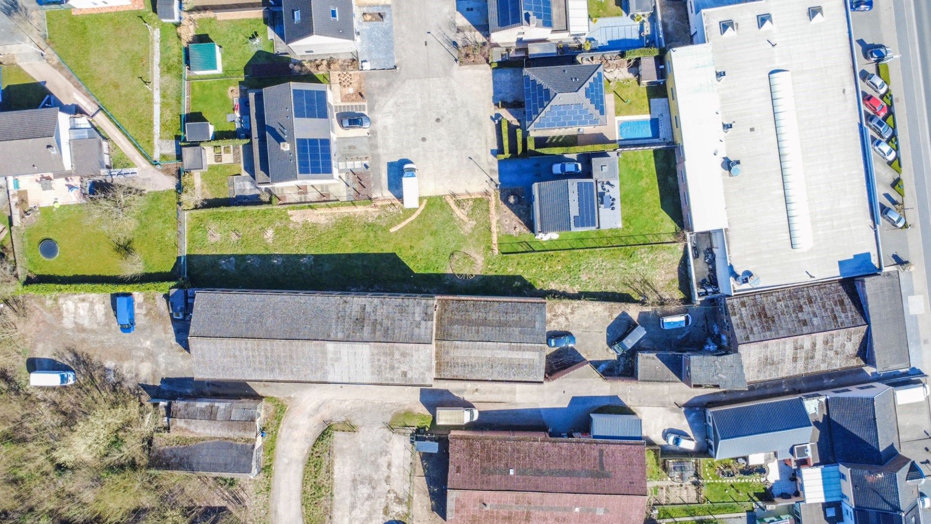 Een uitstekend gelegen geheel van KMO-units / werkplaatsen foto 5