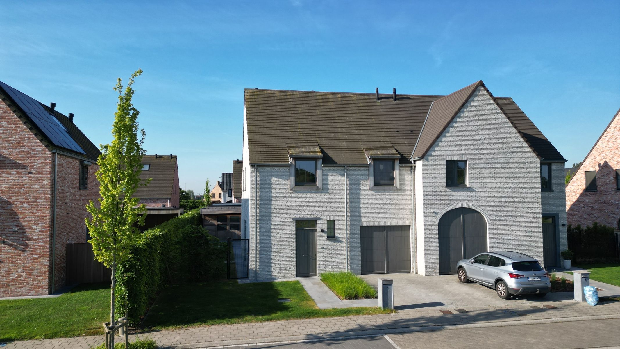 Luxueus afgewerkte driegevel-villa met 5 slaapkamers foto {{pictureIndex}}