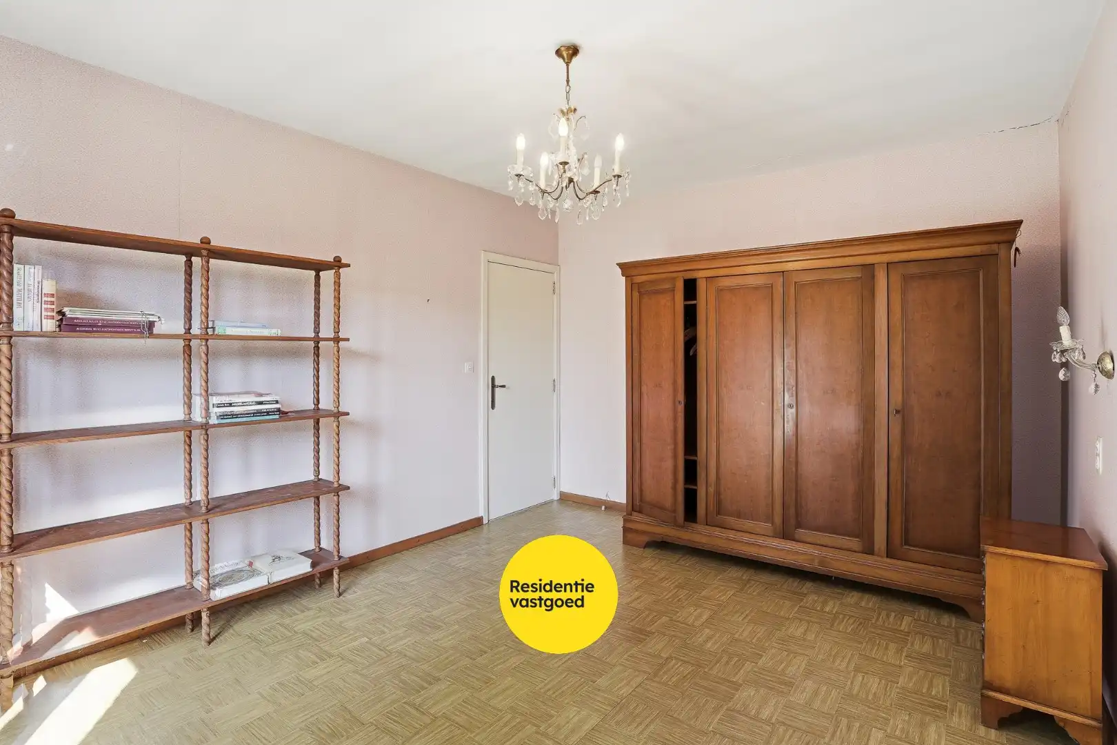 Vrijstaande bungalow met 3 slaapkamers, ruime garage en zonnige tuin foto 12