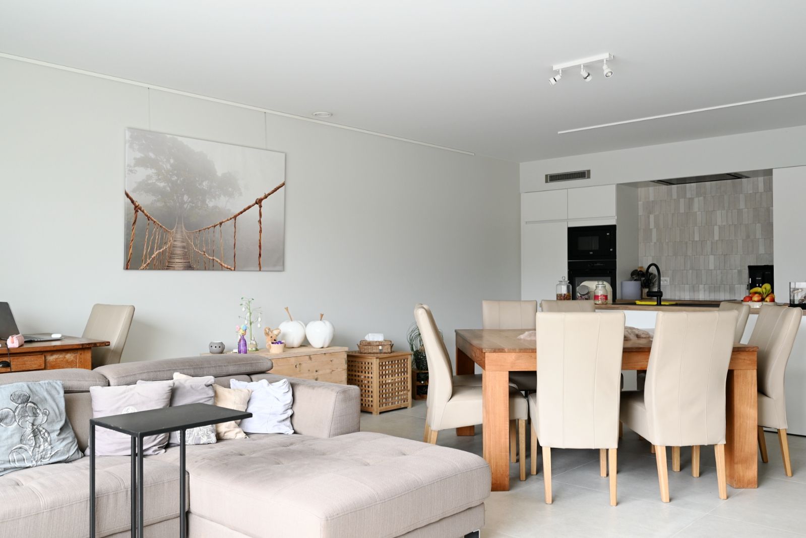 Ruime nieuwbouw woning met garage! foto 3