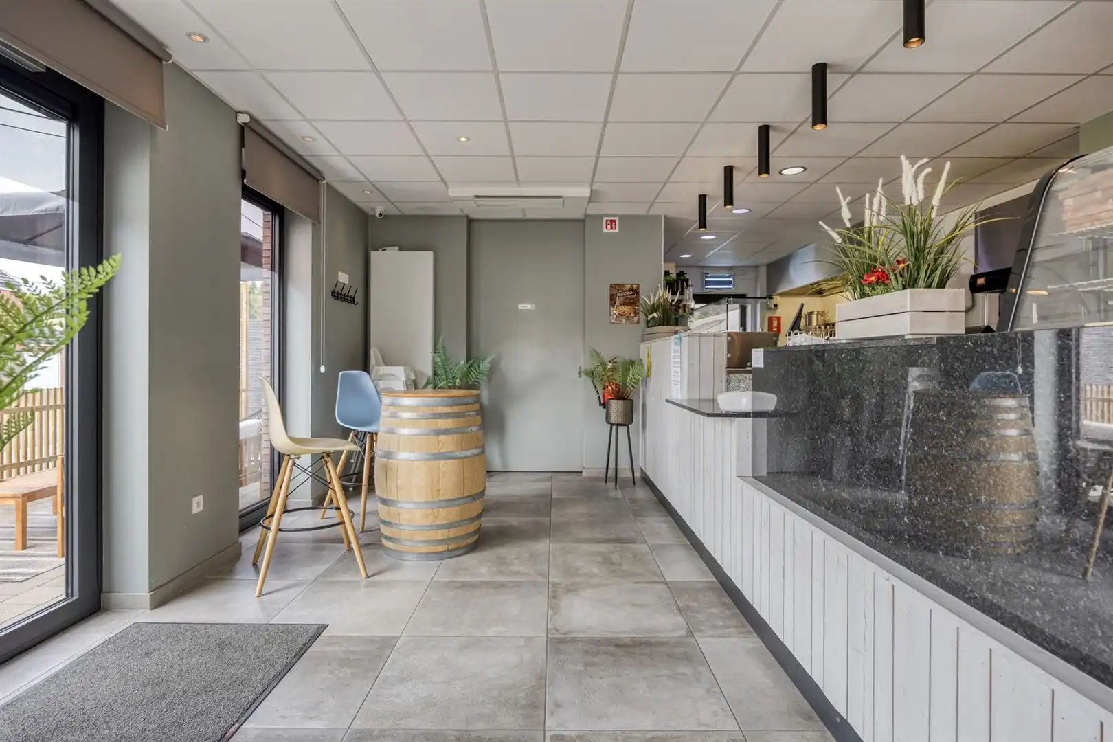 TE KOOP: Handelshuis met pizzeria & appartement in Koersel! foto 8