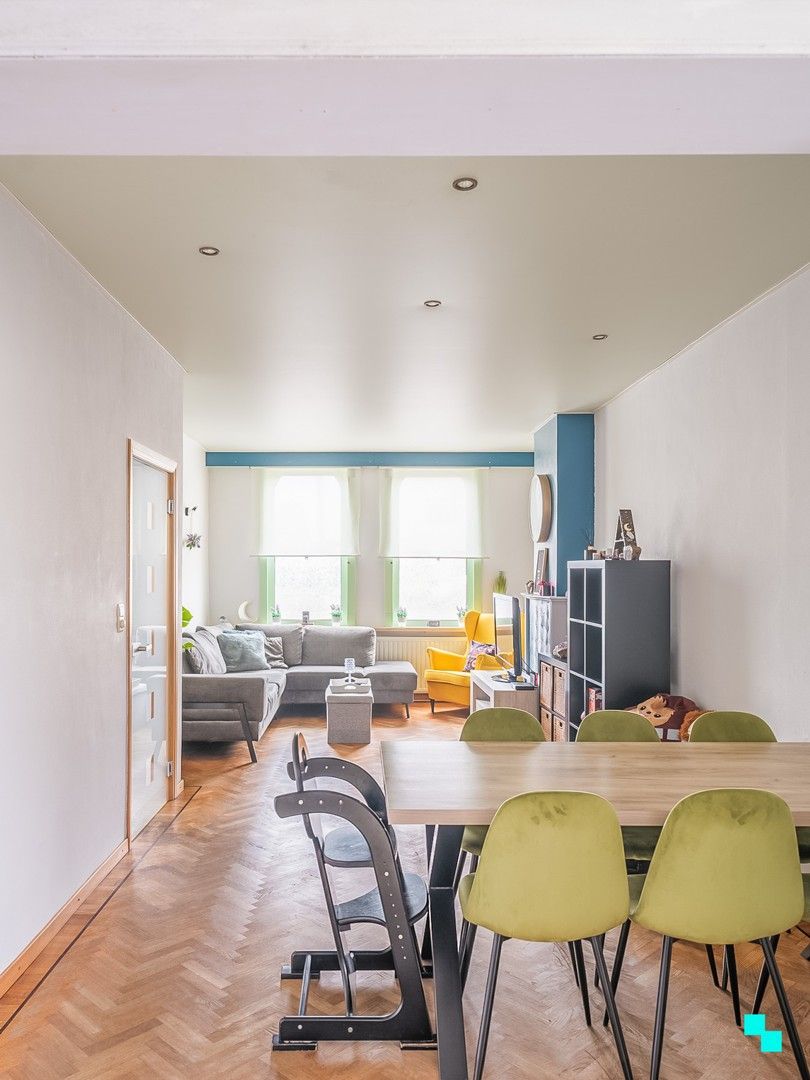 Charmante woning met vijf slaapkamers en inpandige garage te Merelbeke foto 6