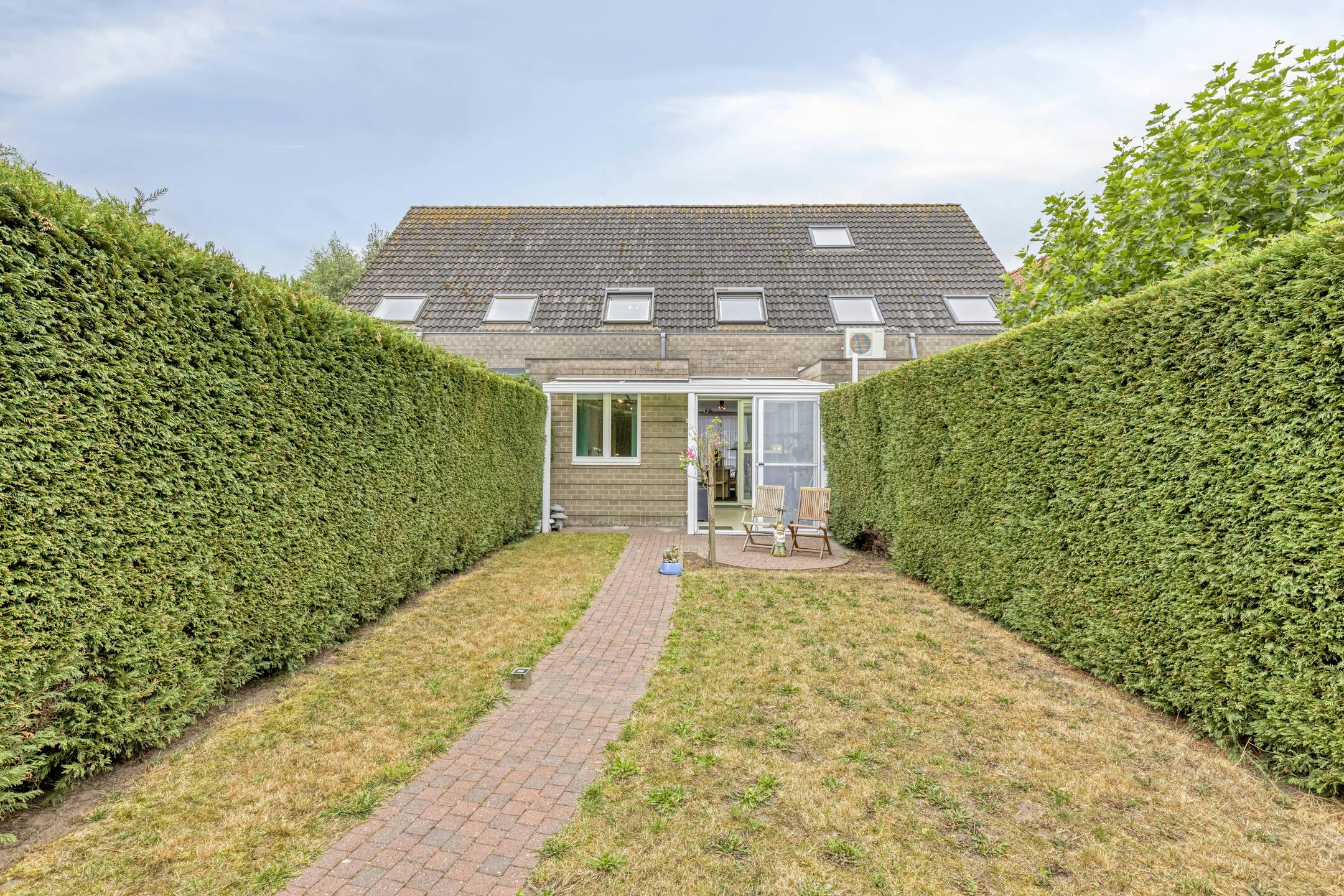 Knusse woning met dubbele garage en uitweg achteraan te Gavere foto 9