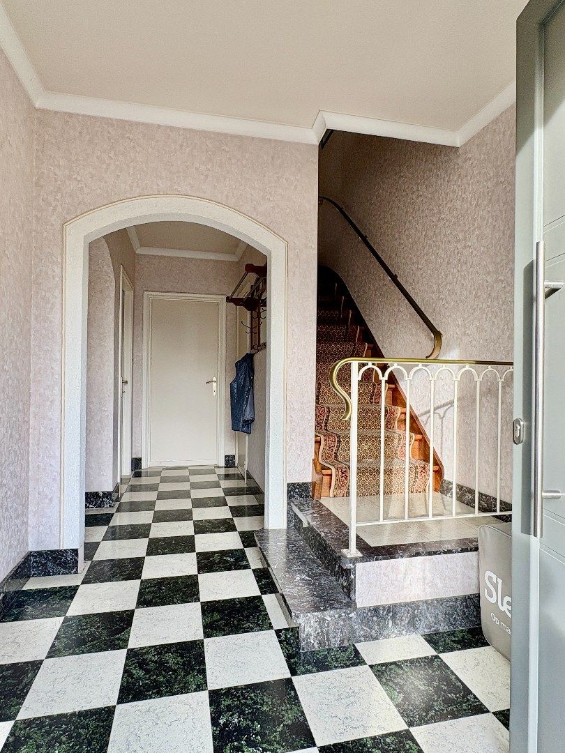 Ruime half openbebouwing met grote garage, 3 slks met mogelijkheid tot 5 slks. foto 14