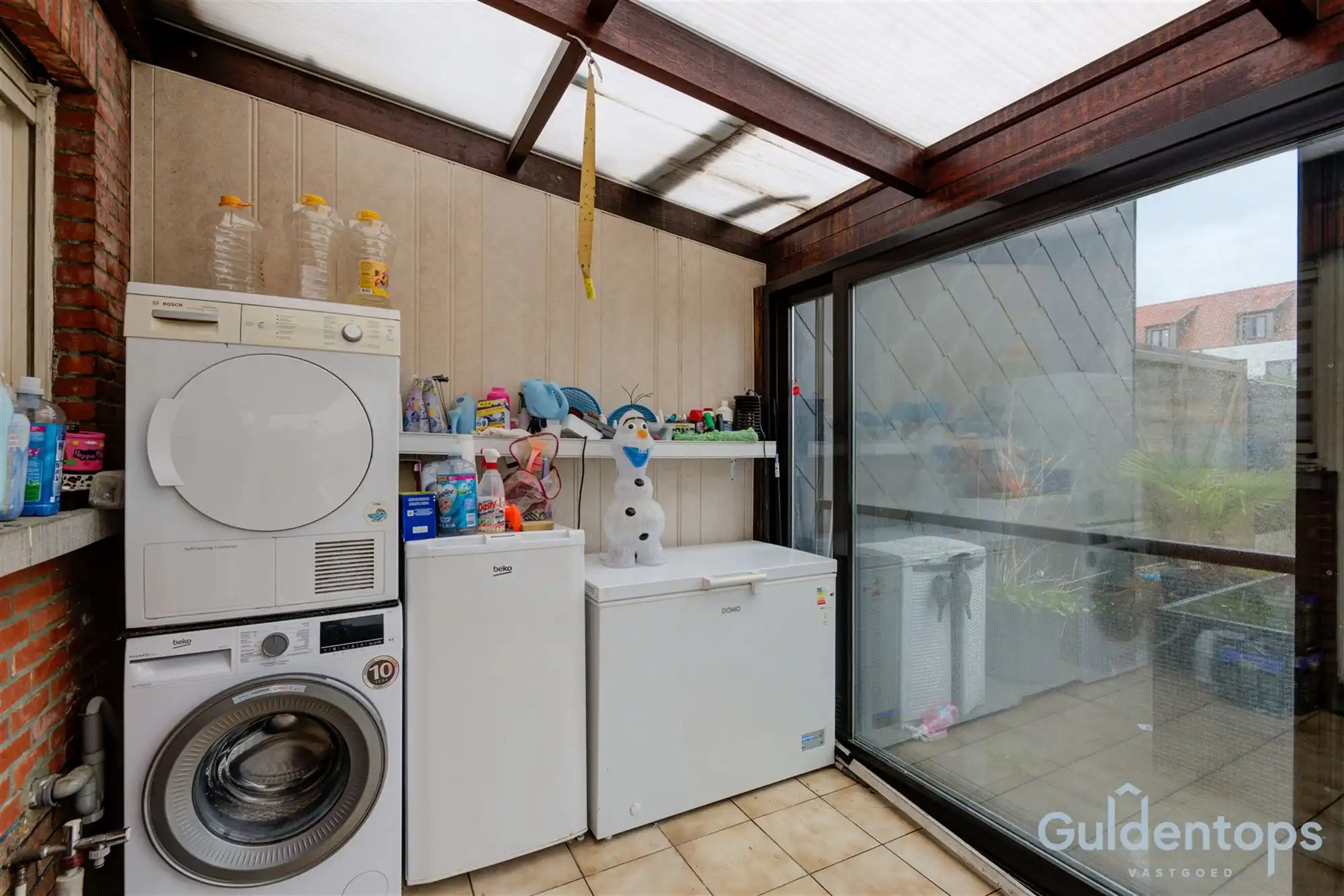 half open woning op ruim perceel foto 20