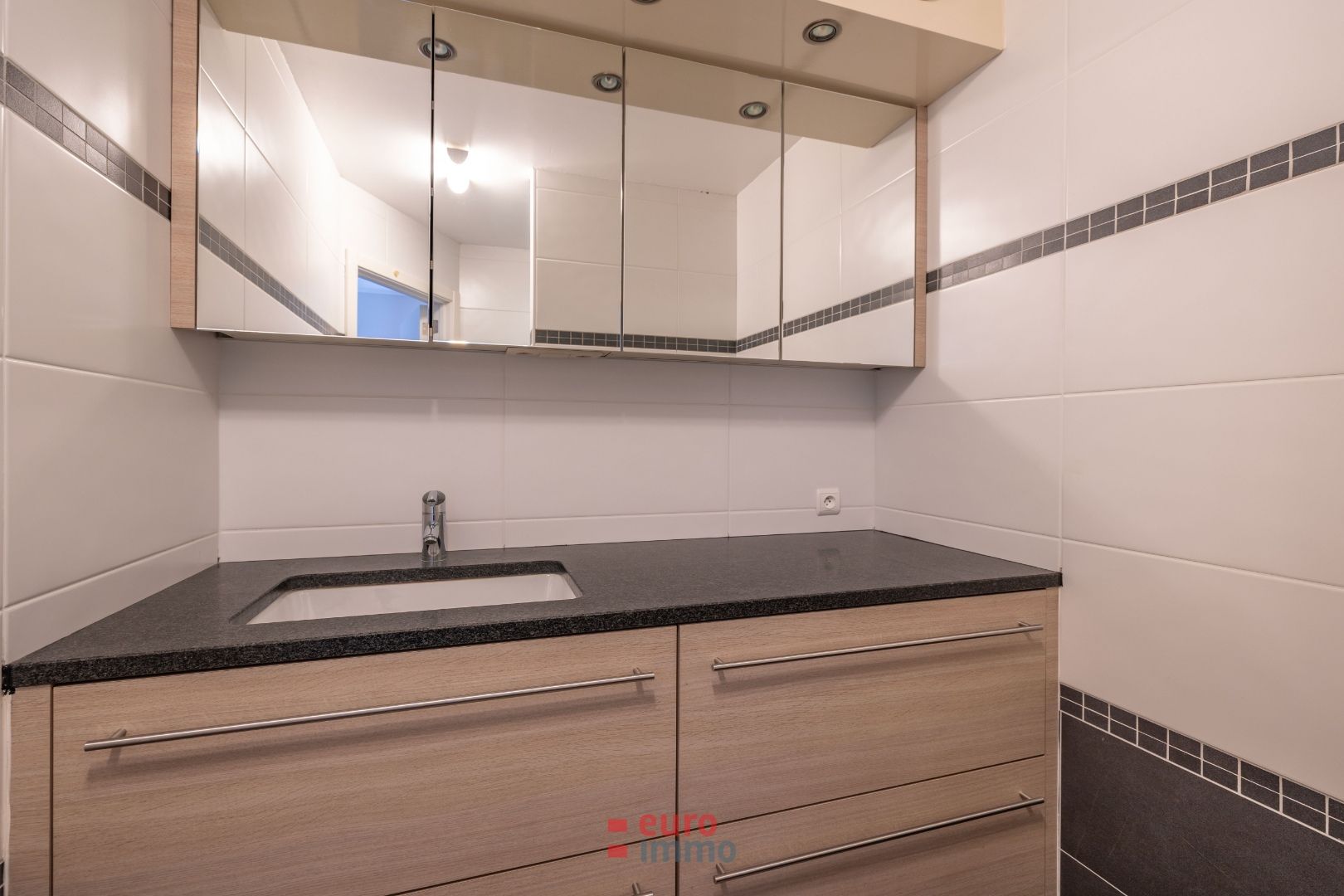 Subliem zuidgericht appartement met mooie breedte! foto 11
