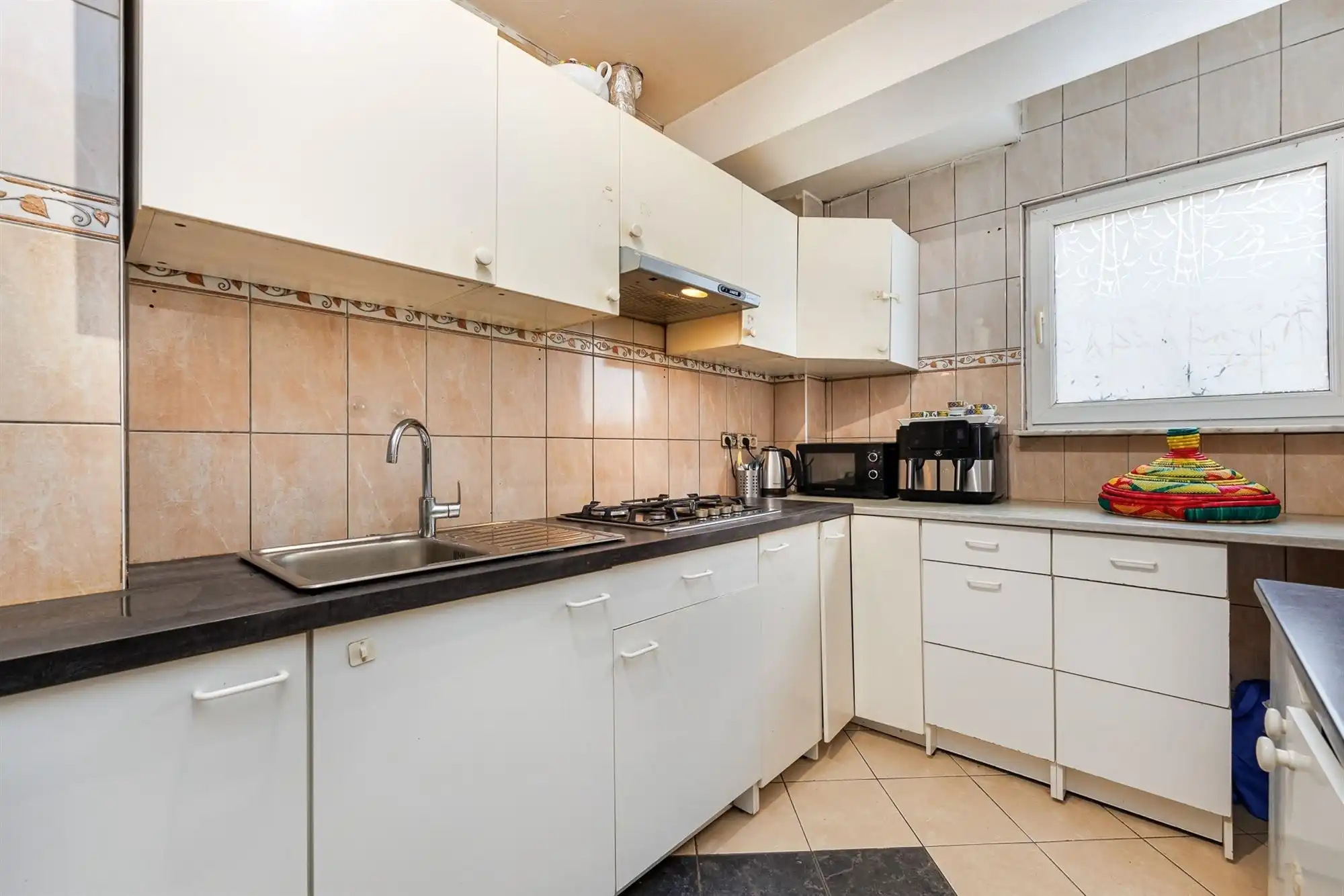 Huis met drie slaapkamers en leuke stadstuin.  foto 8