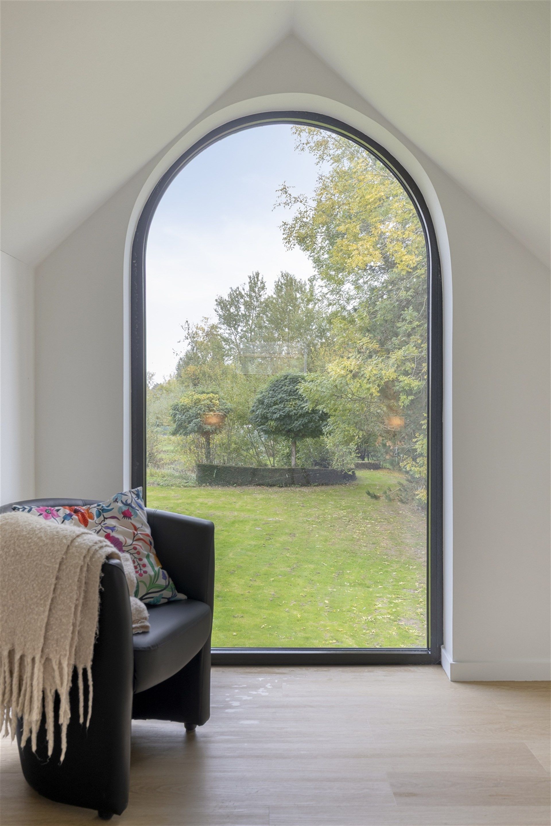 Luxueuze woning met riante tuin te Sint-Lievens-Houtem foto 15