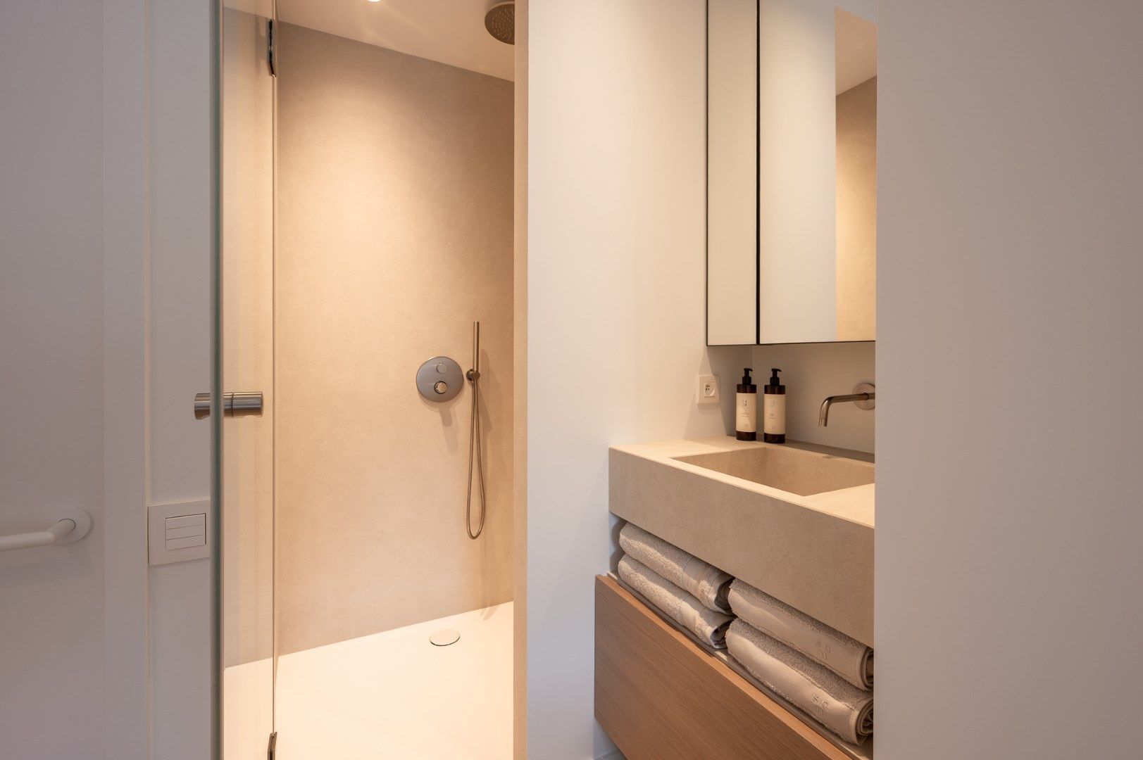 Subliem gerenoveerd appartement met 3 slpks. op topligging foto 21