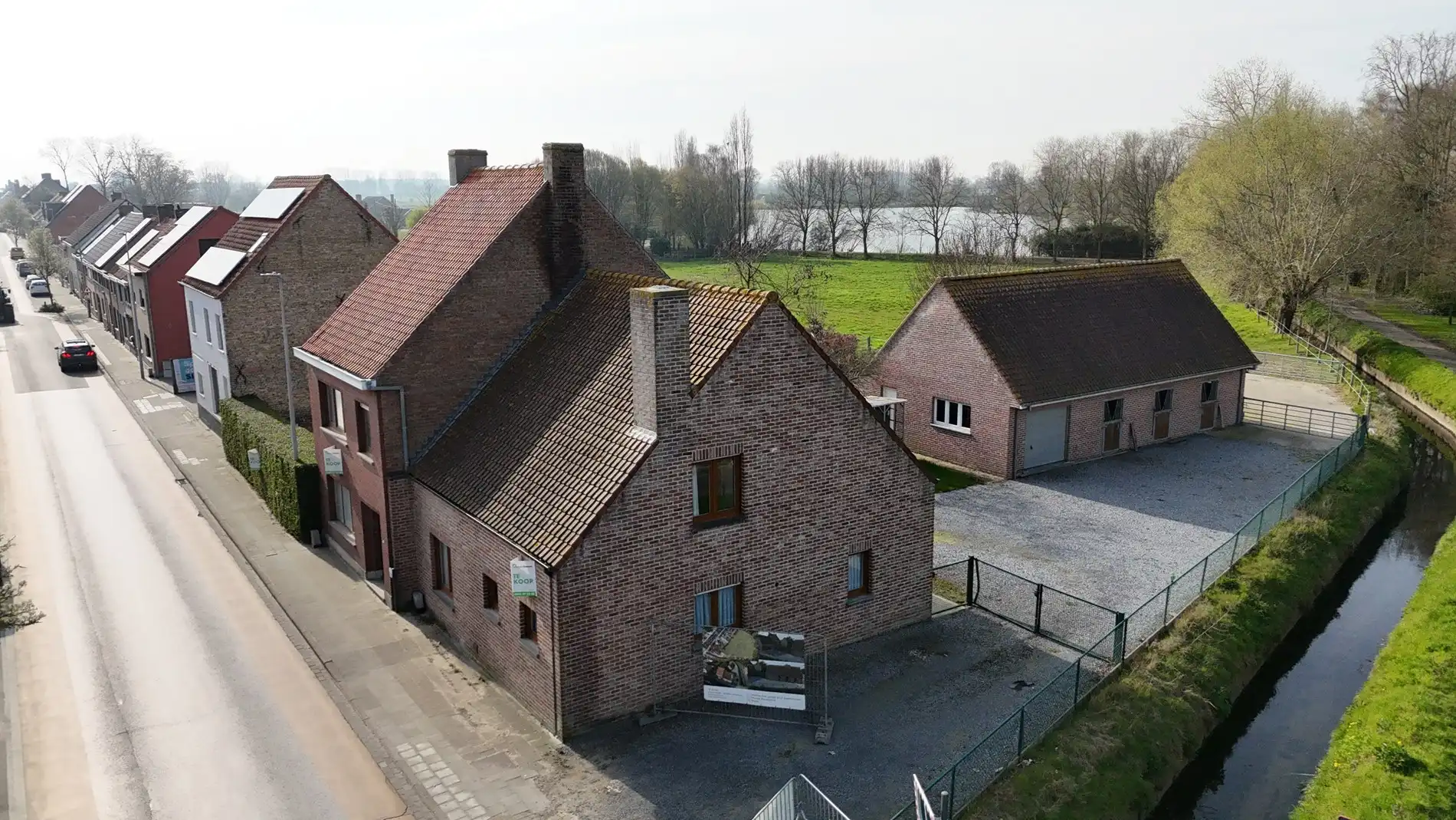 Alleenstaande woning met naastliggend stuk bouwgrond en weide te Eernegem foto 35