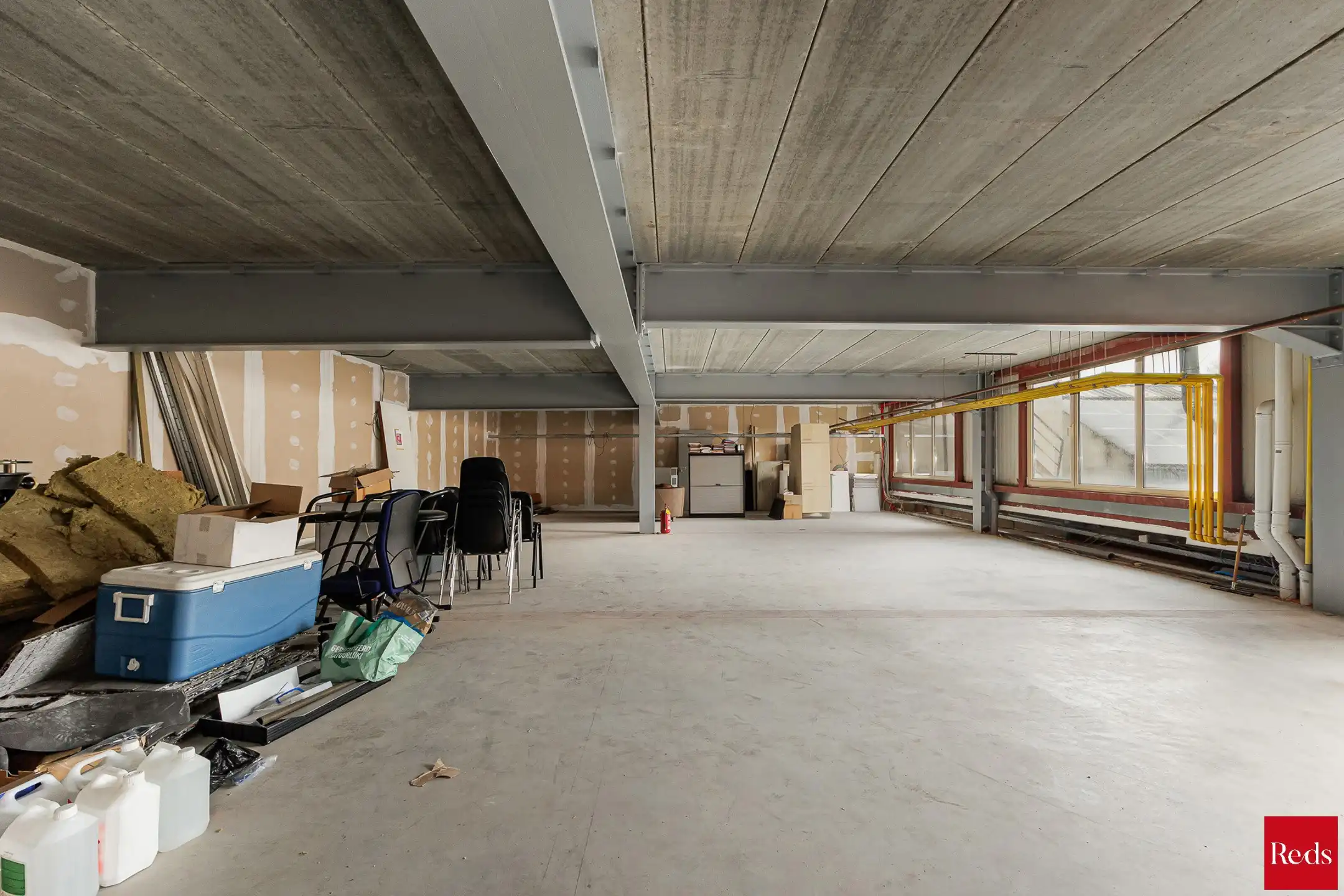 Ruime polyvalente ruimte van 143 m² op strategische locatie foto 2