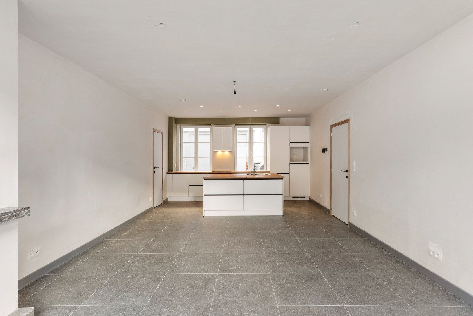 af te werken kangoeroewoning met binnentuin binnen de Brugse Reien foto 12