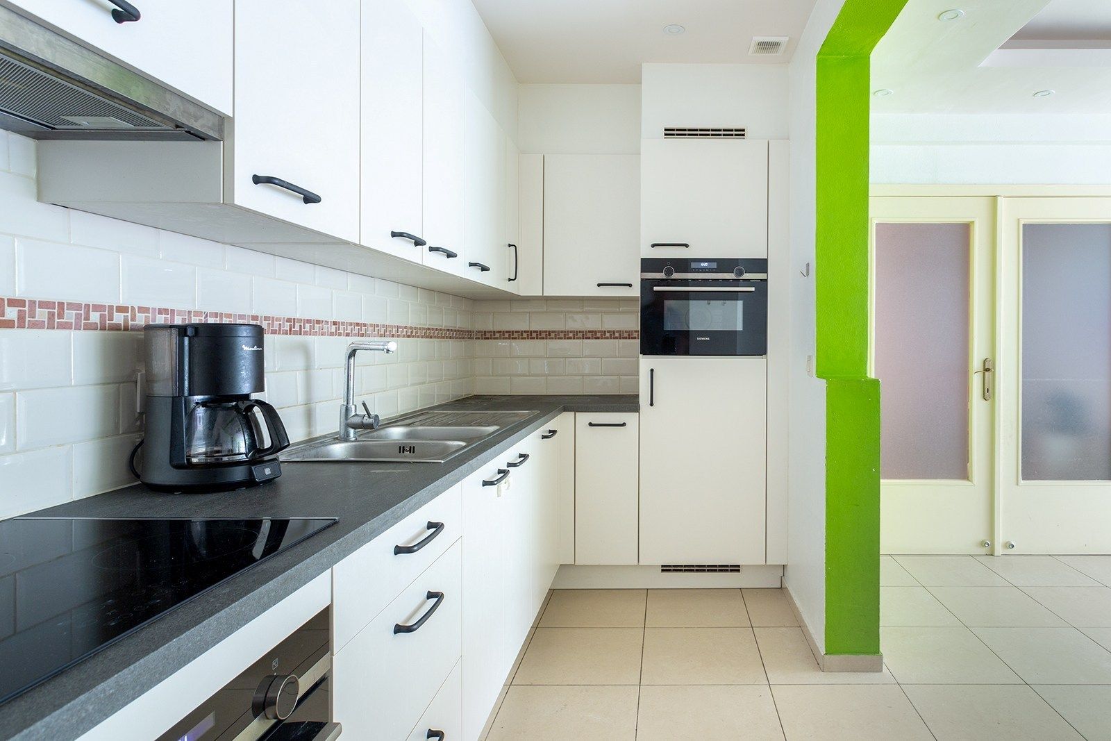 Uiterst ruim vierslaapkamer appartement tussen het Stadspark en de Theaterbuurt!  foto 8