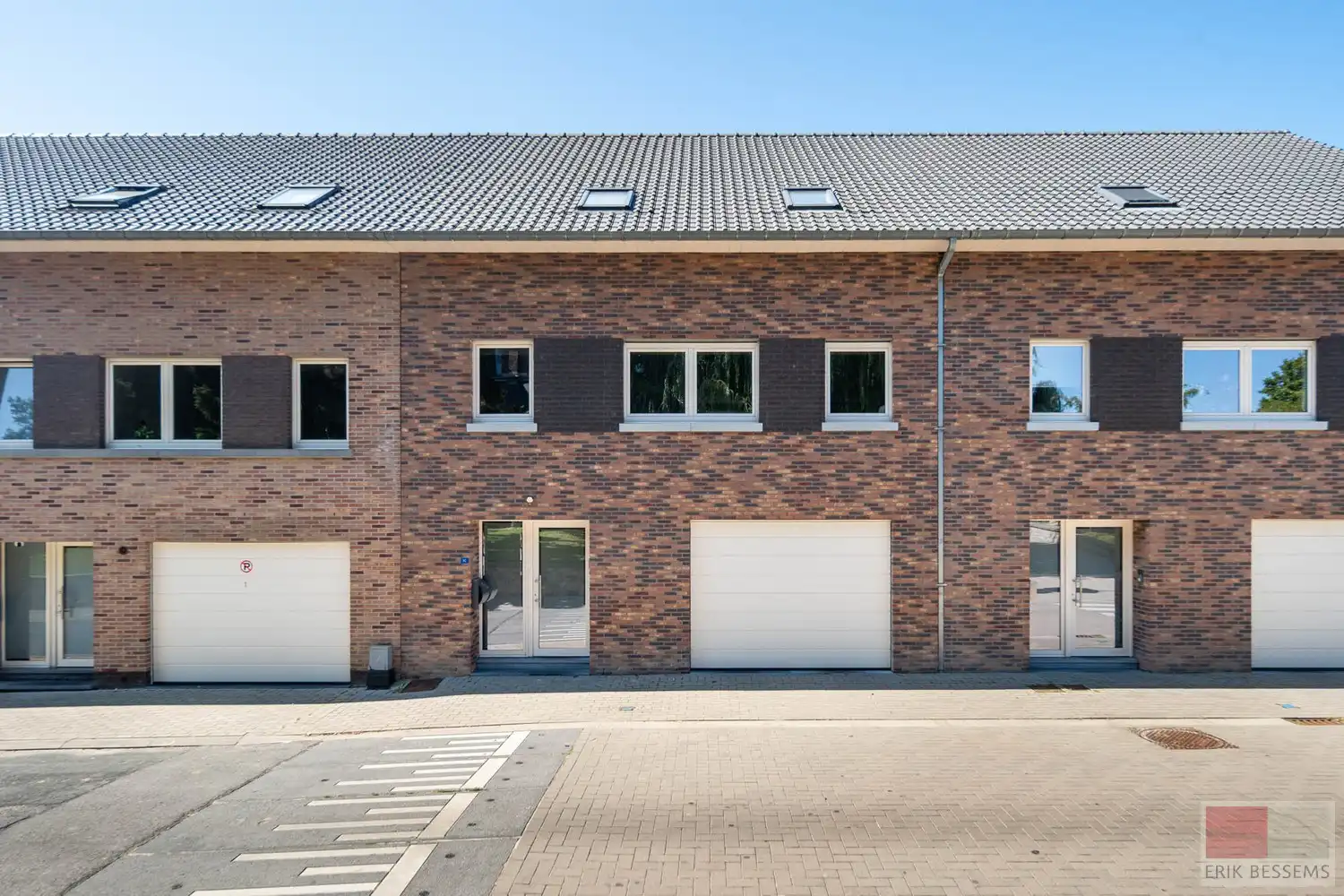 Energiezuinige woning gelegen op een perceel van 222m² met een woonoppervlakte van circa 163m² foto {{pictureIndex}}