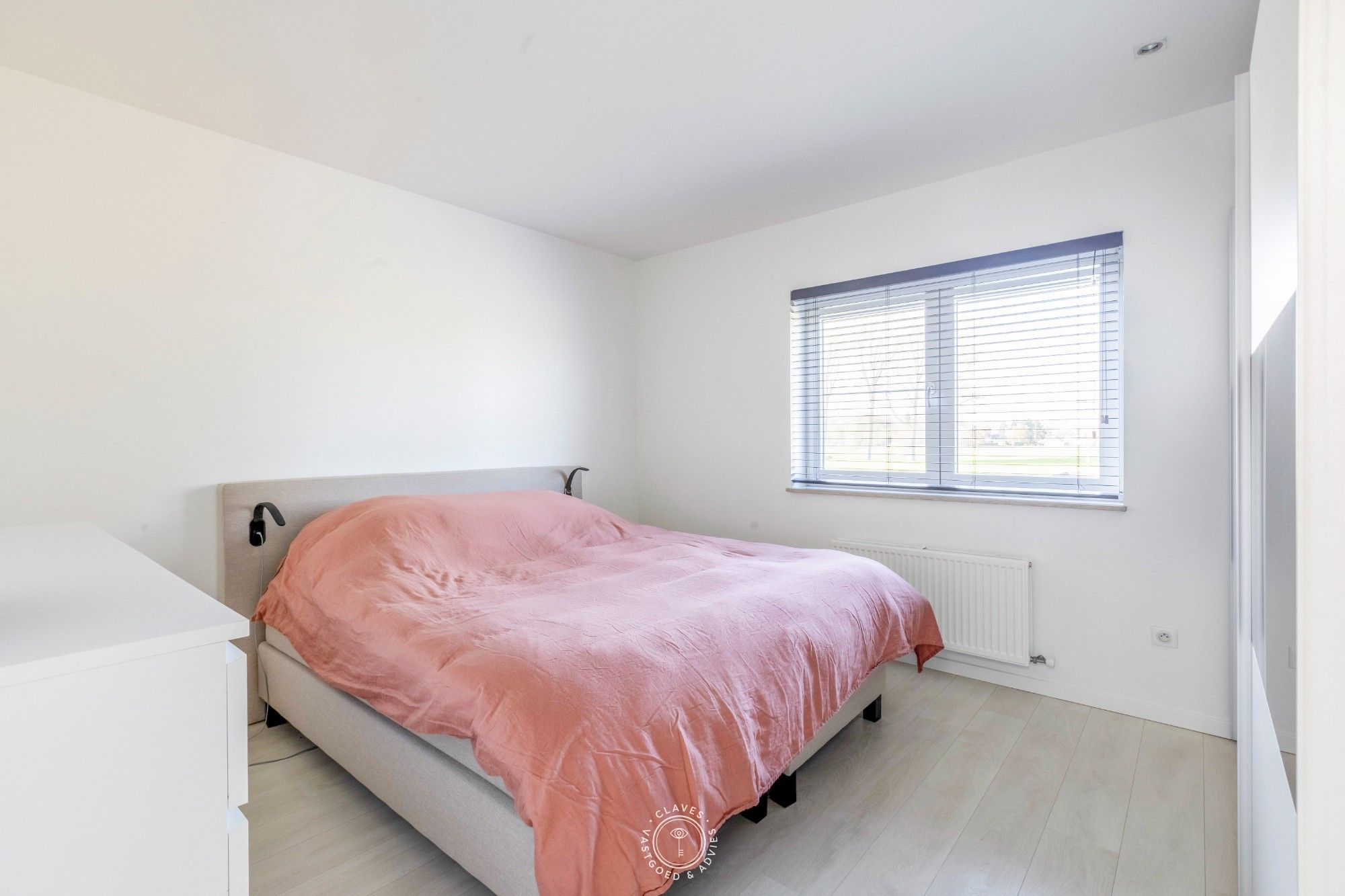 Instapklaar genieten in een moderne woning met tuin en zwembad foto 23