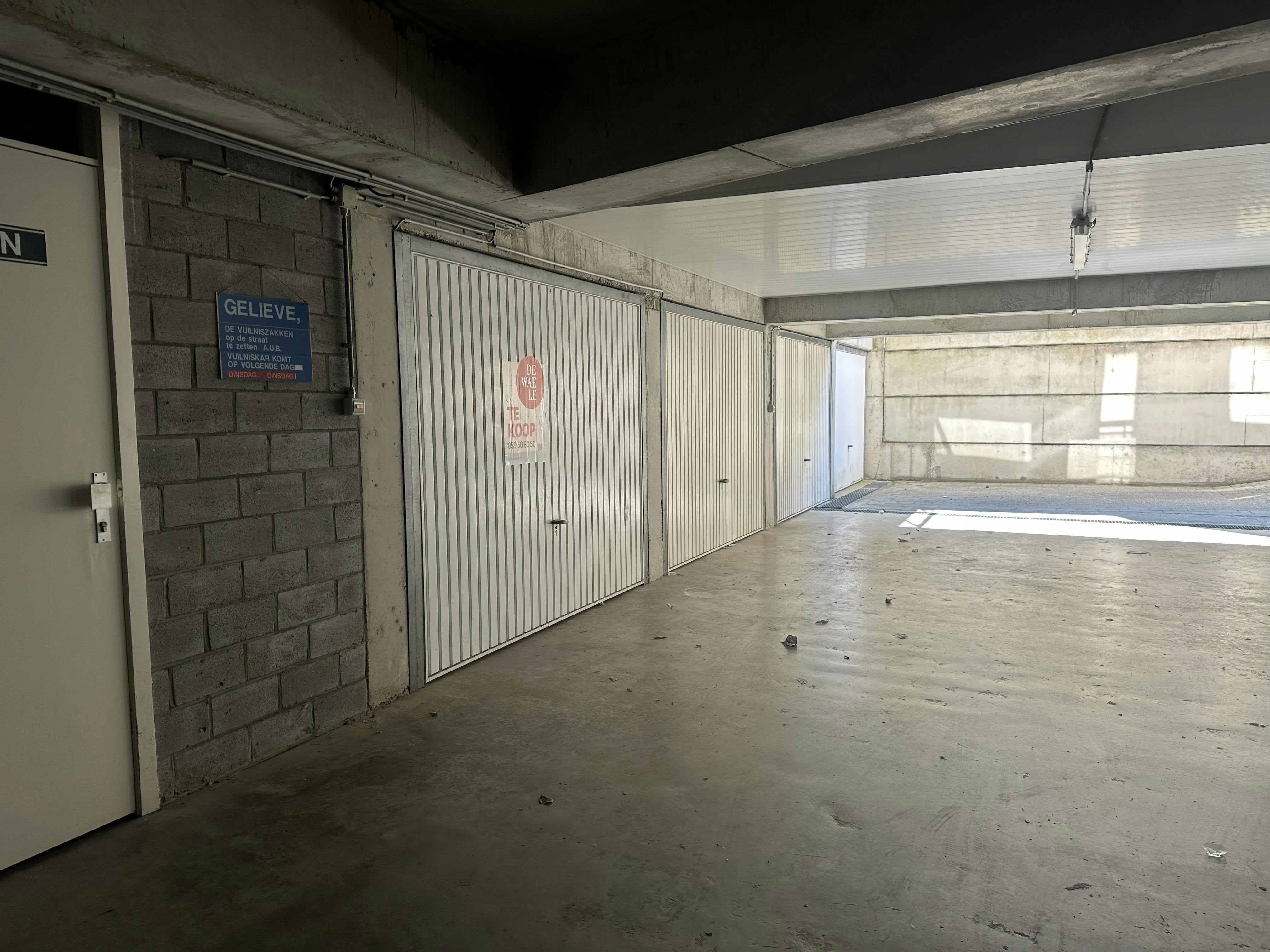 Goedgelegen garagebox te koop te centrum Westende-Bad! foto 5