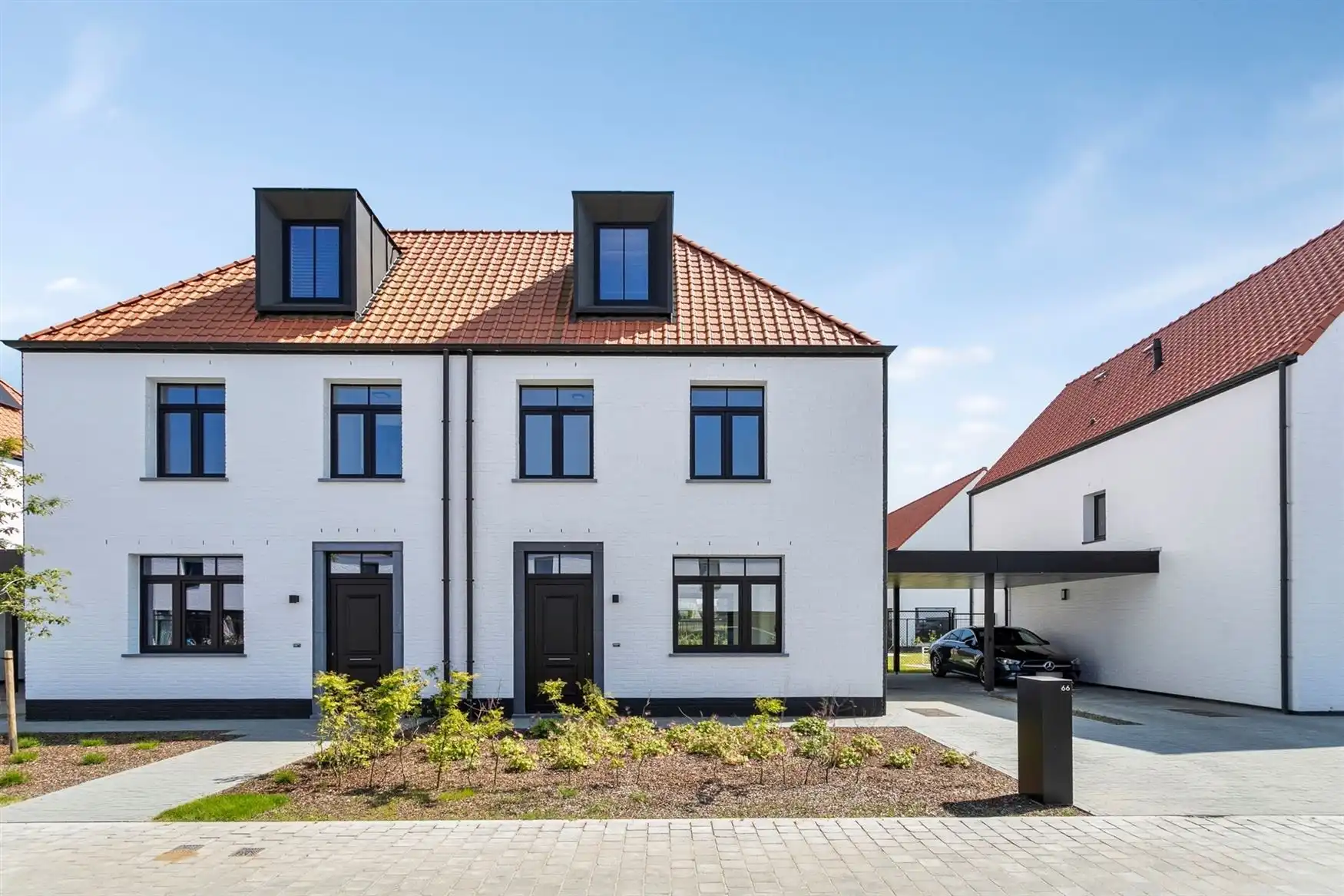 Zeer recente woning op gunstige locatie foto {{pictureIndex}}