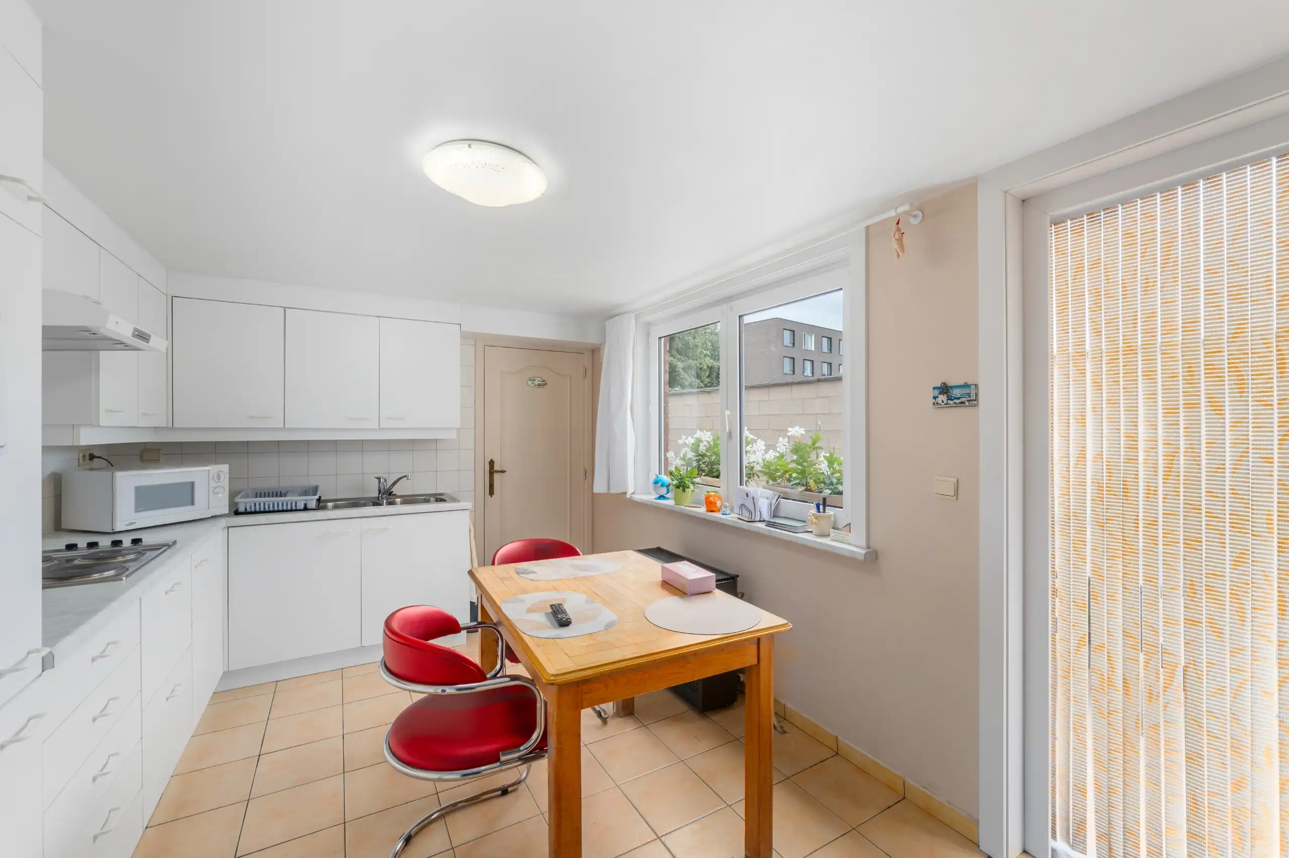 Karaktervolle woning met 3 slaapkamers in het centrum van Deerlijk foto 8