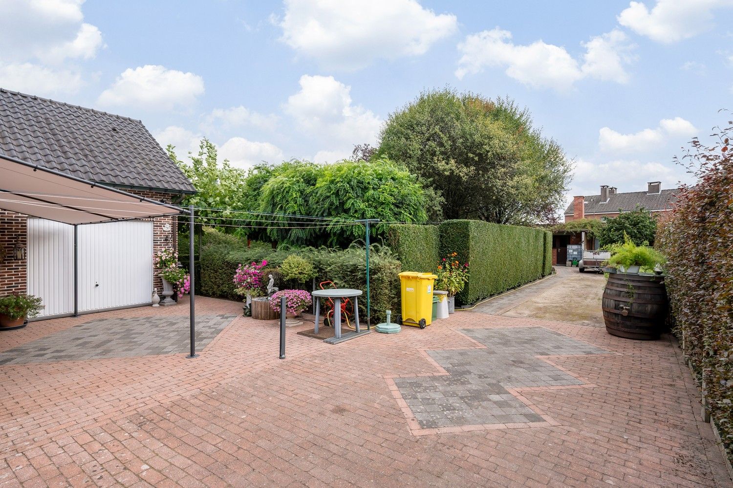 Ruime gezinswoning op breed en groot perceel van 1122m² foto 30