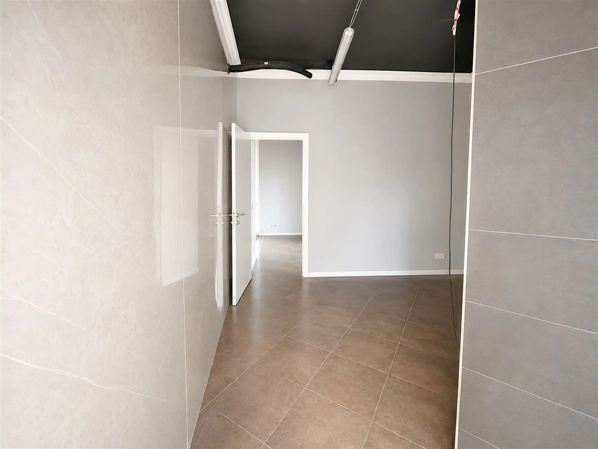Handelspand van 347 m² met uitstekende zichtbaarheid foto 5